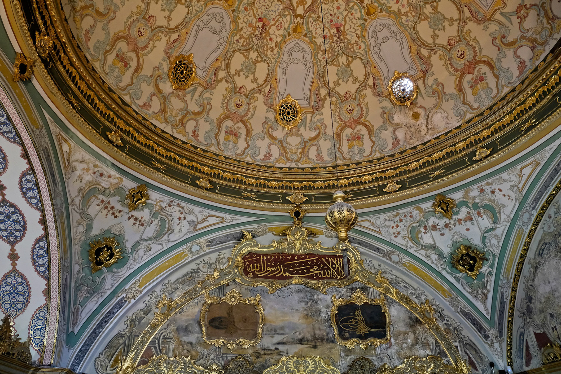 ISTANBUL, TURKEY - MAY 27 : Ornate ceiling in Topkapi Palace and Museum in Istanbul Turkey on May 27, 2018