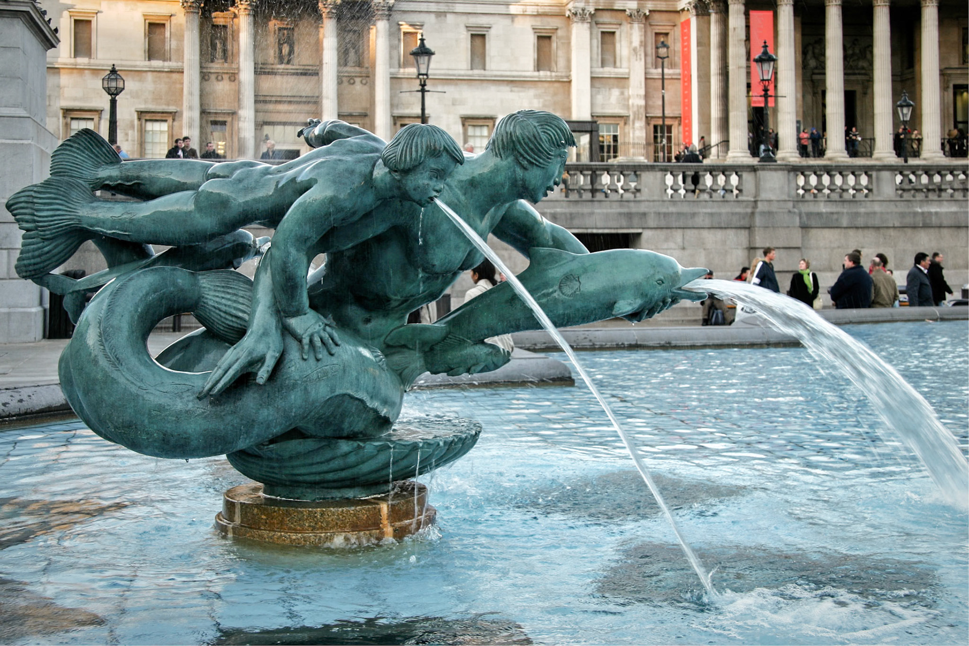 LONDON - NOVEMBER 12 : Tritons and dolphin fountain Trafalgar Square in London on November 12, 2005. Unidentified people.