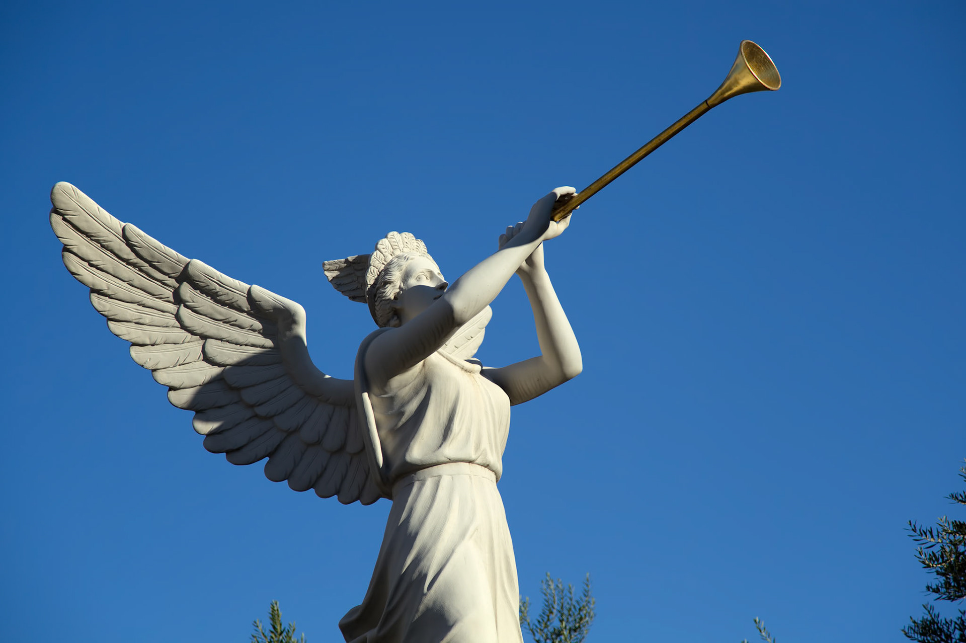 Angel Playing a Golden Bugle