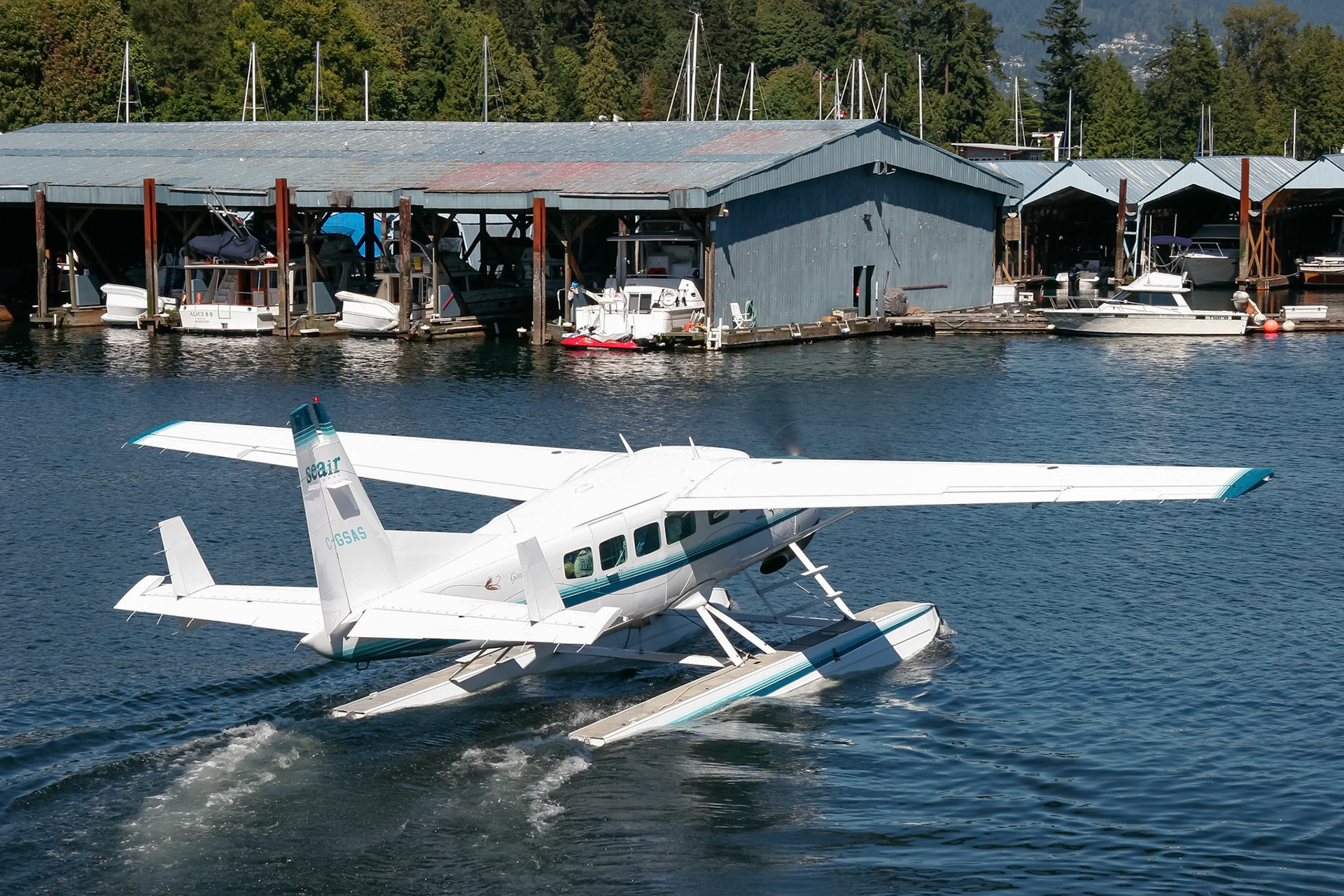 VANCOUVER, BRITISH COLUMBIA, CANADA - AUGUST 14 : Seaplane leaving Vancouver on August 14, 2007