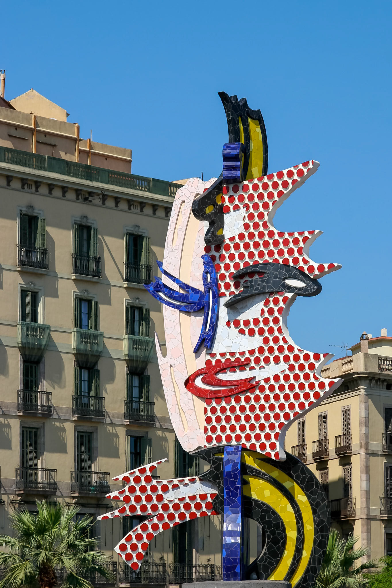 Roy Lichtenstein's Sculpture of a Face in Barcelona