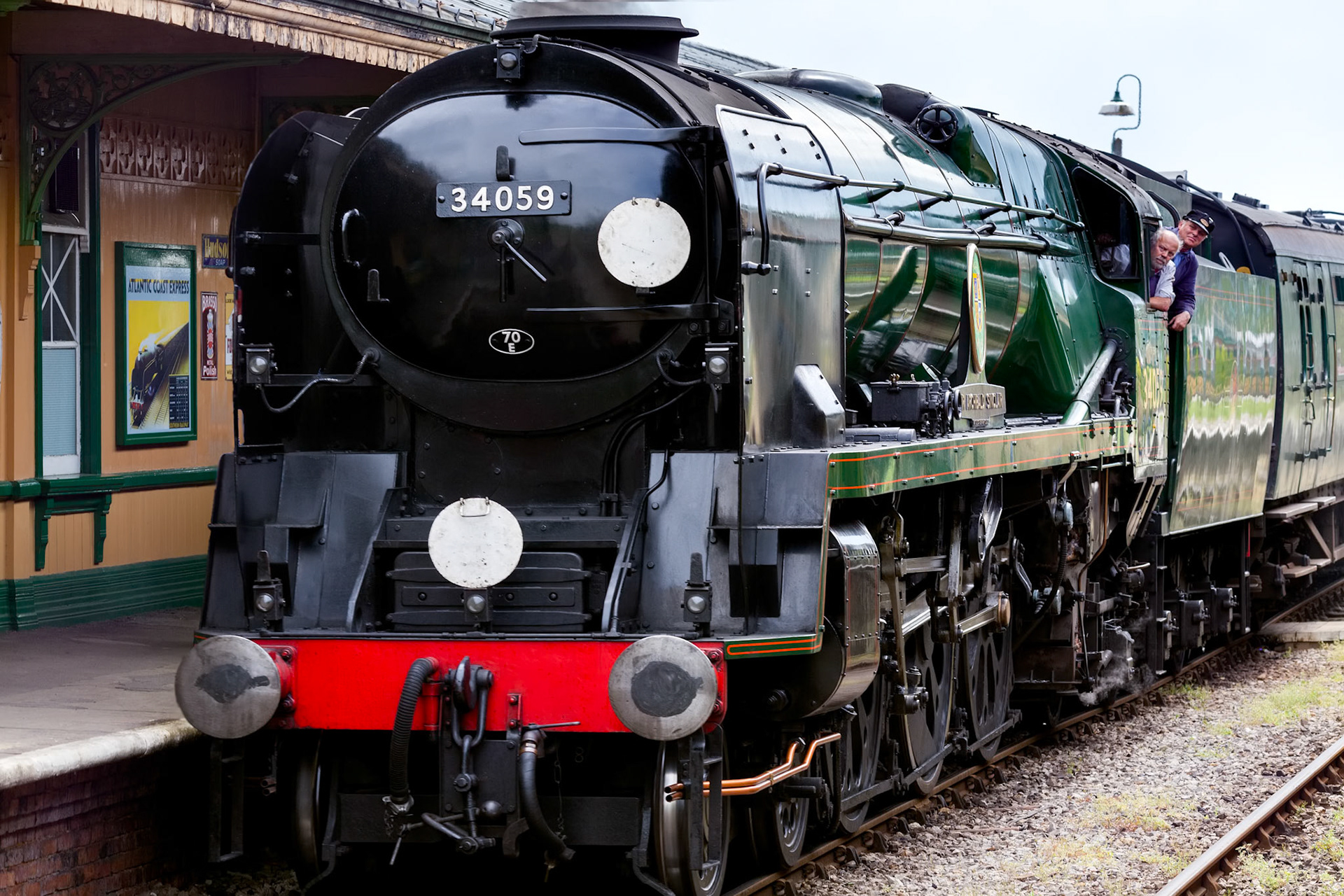 34059 arriving at Horsted Keynes station