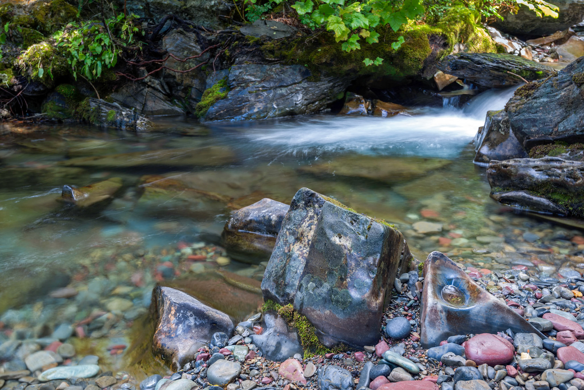 Colourful stones and boulders in Holland Creek