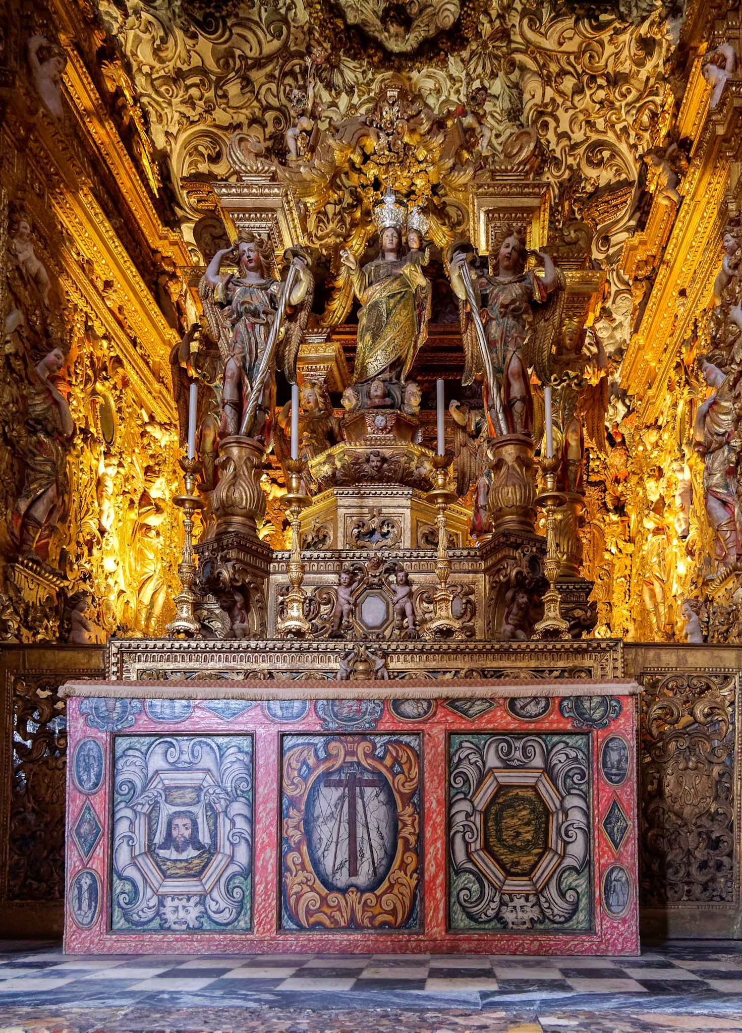 FARO, SOUTHERN ALGARVE/PORTUGAL - MARCH 7 : Interior View of the Cathedral in Faro  Portugal on March 7, 2018