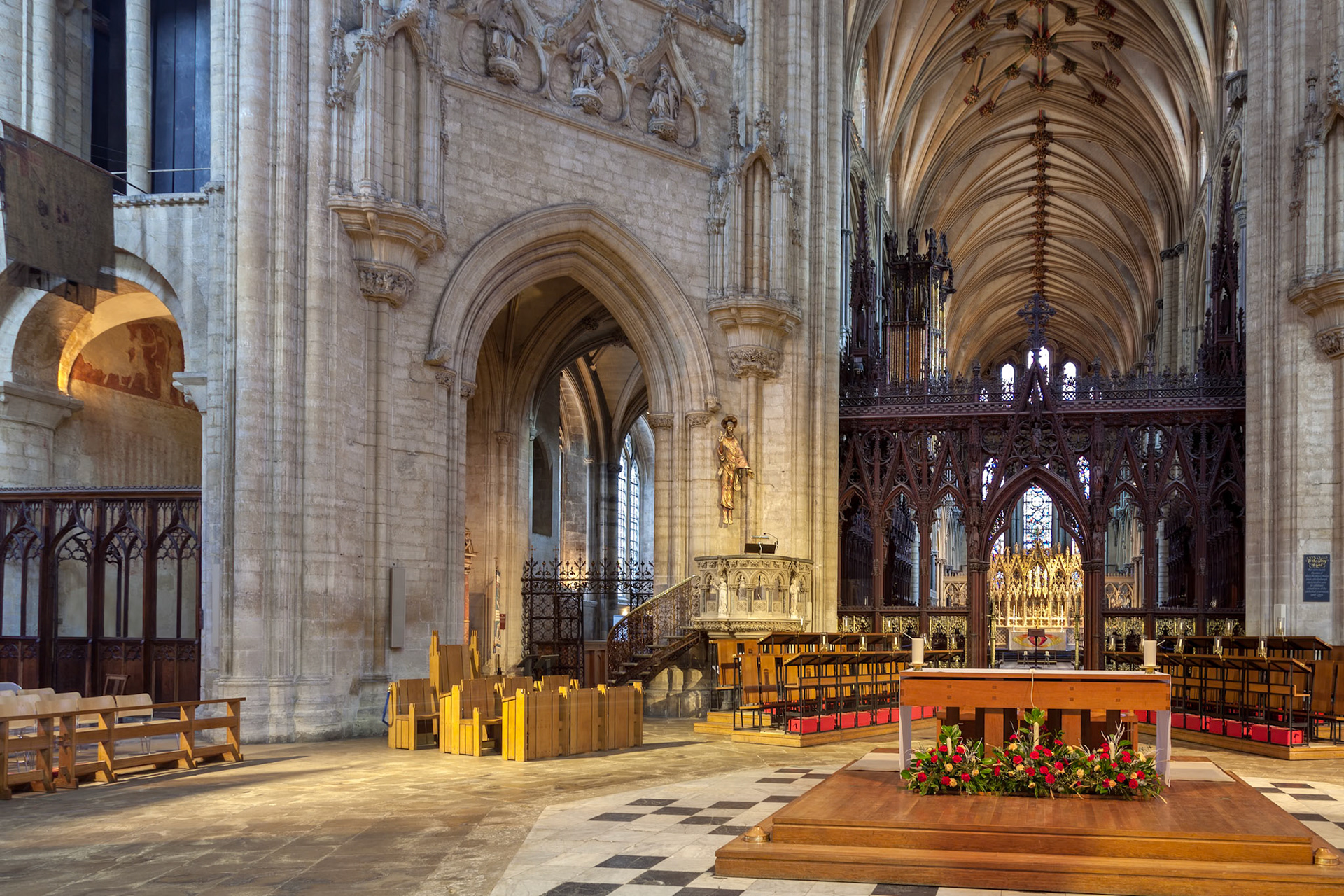 ELY, CAMBRIDGESHIRE/UK - NOVEMBER 24 : Interior view of Ely Cathedral in Ely Cambridgeshire on November 24, 2012