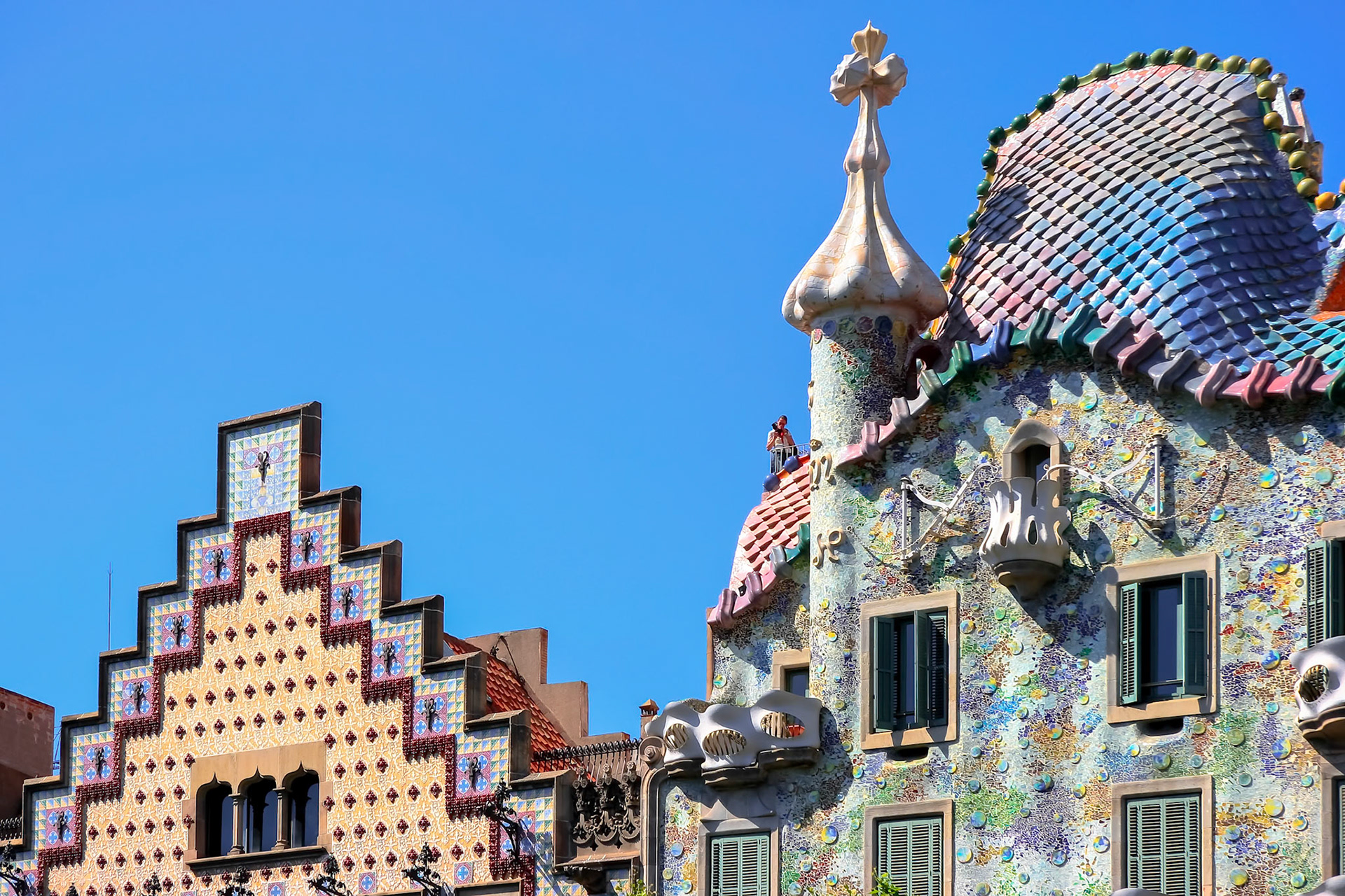 Photographer on Casa Batlo Skyline Barcelona