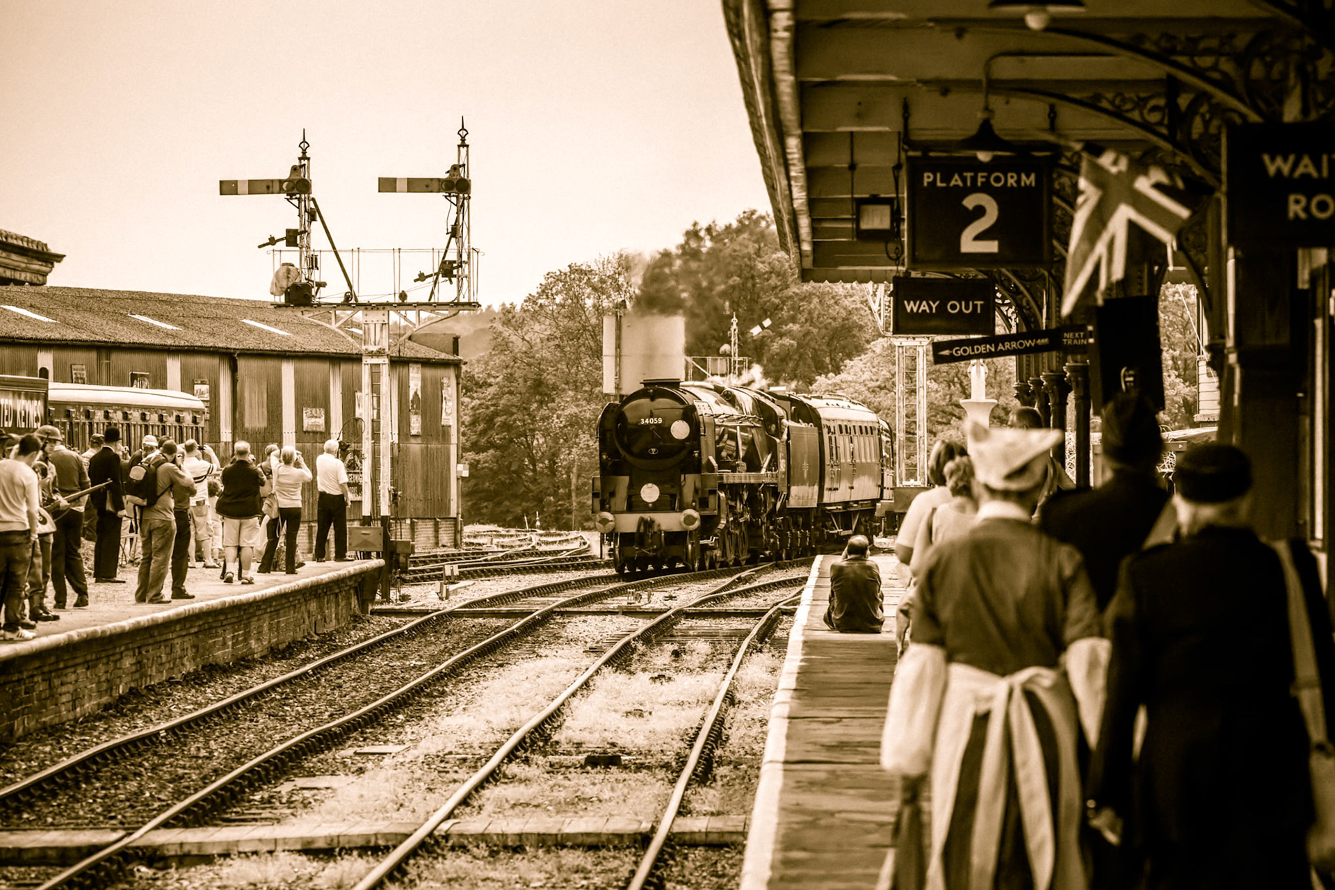 34059 arriving at Horsted Keynes station