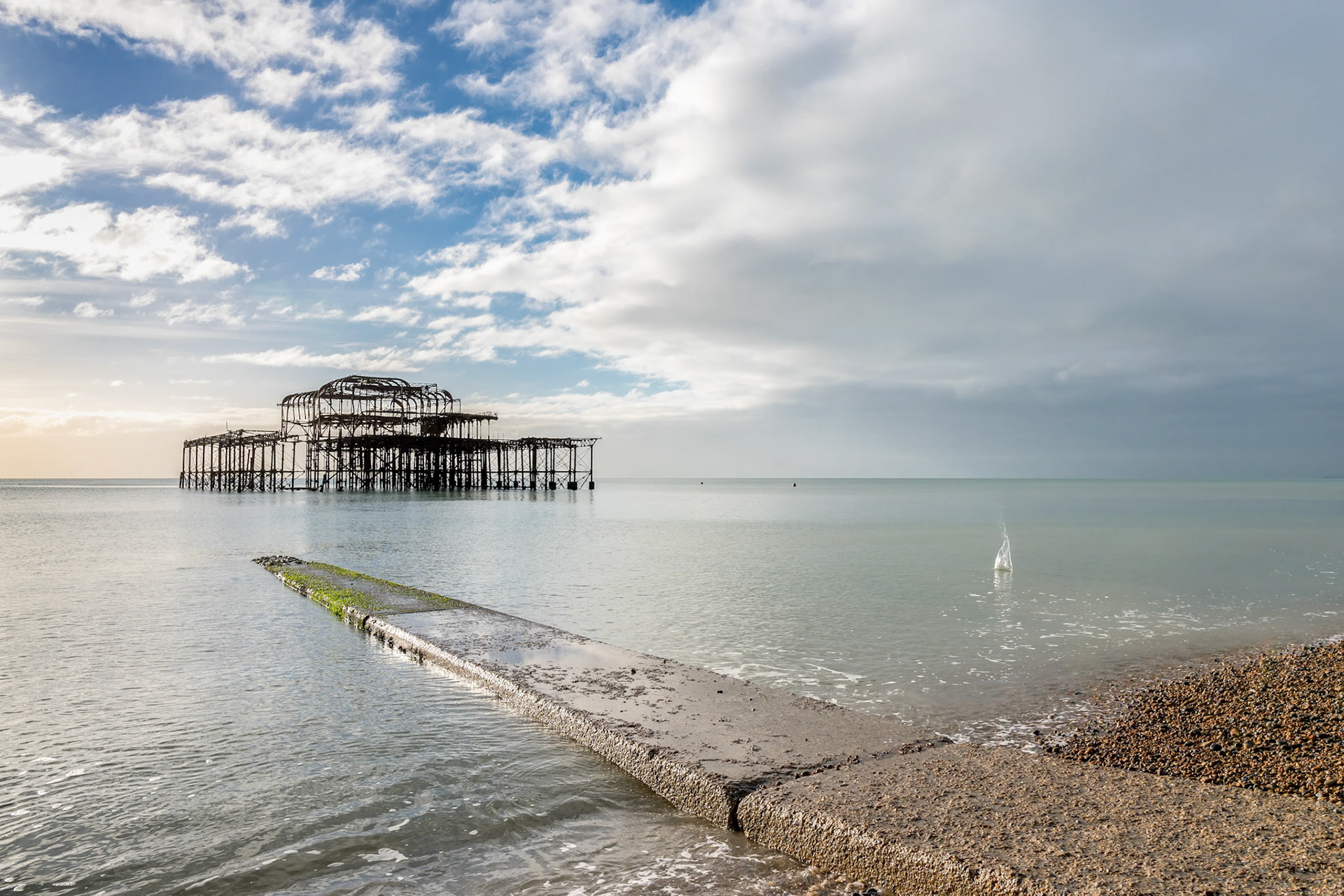 BRIGHTON, EAST SUSSEX/UK - JANUARY 3 : View of the derelict West Pier in Brighton East Sussex on January 3, 2019