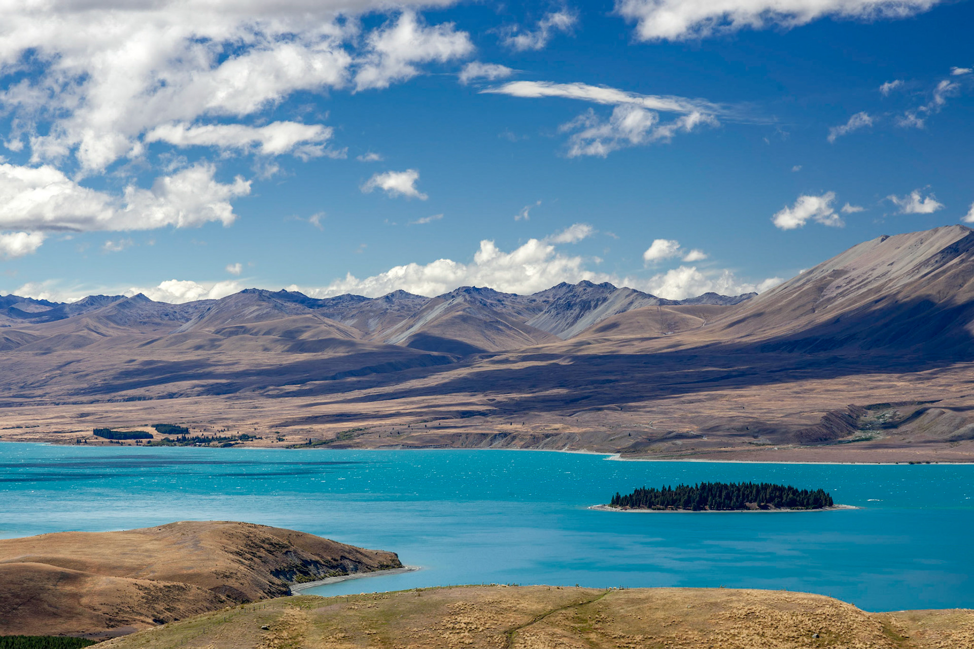 Scenic view of the colourful Lake Tekapo