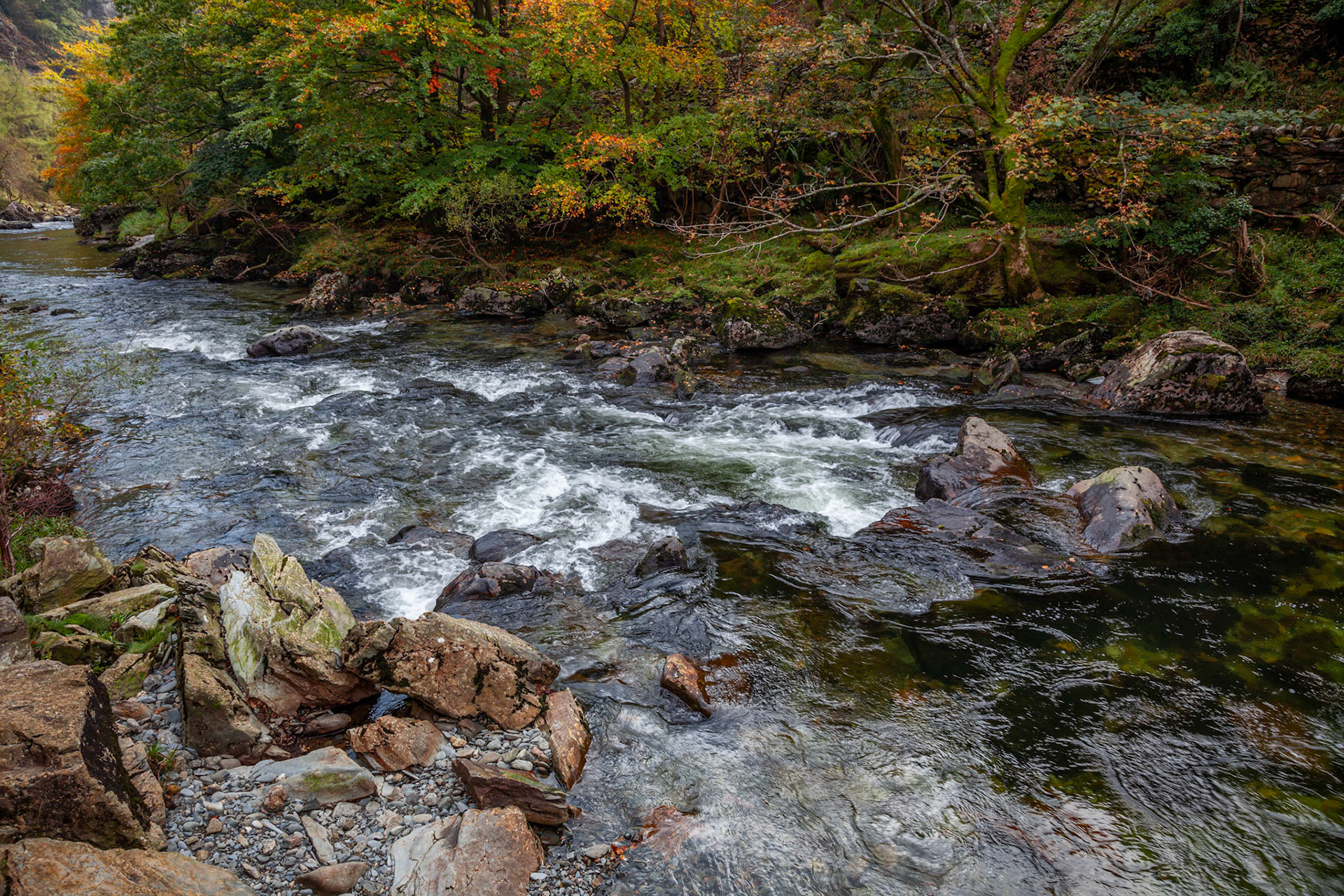 View along the Glaslyn River in autumn