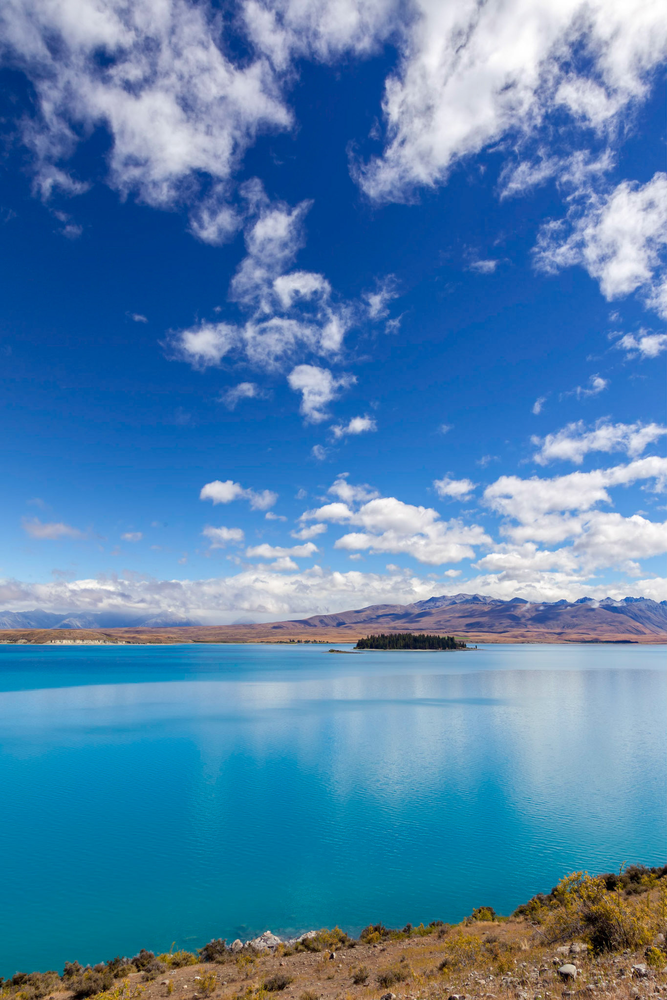 Scenic view of colourful Lake Tekapo