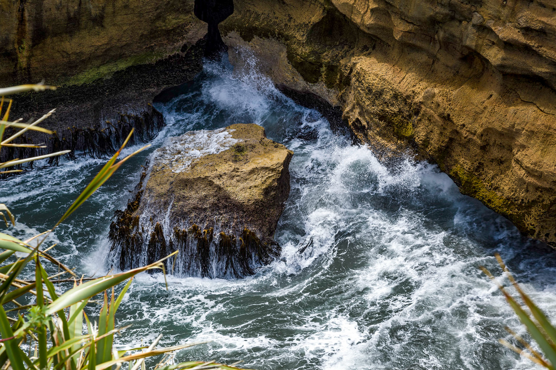 Boiling sea near the Pancake rocks at Punakaiki in New Zealand