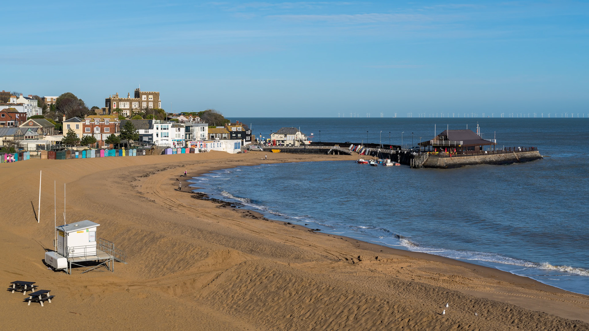 BROADSTAIRS, KENT/UK - JANUARY 29 : View of Broadstairs beach on January 29, 2020. Unidentified people