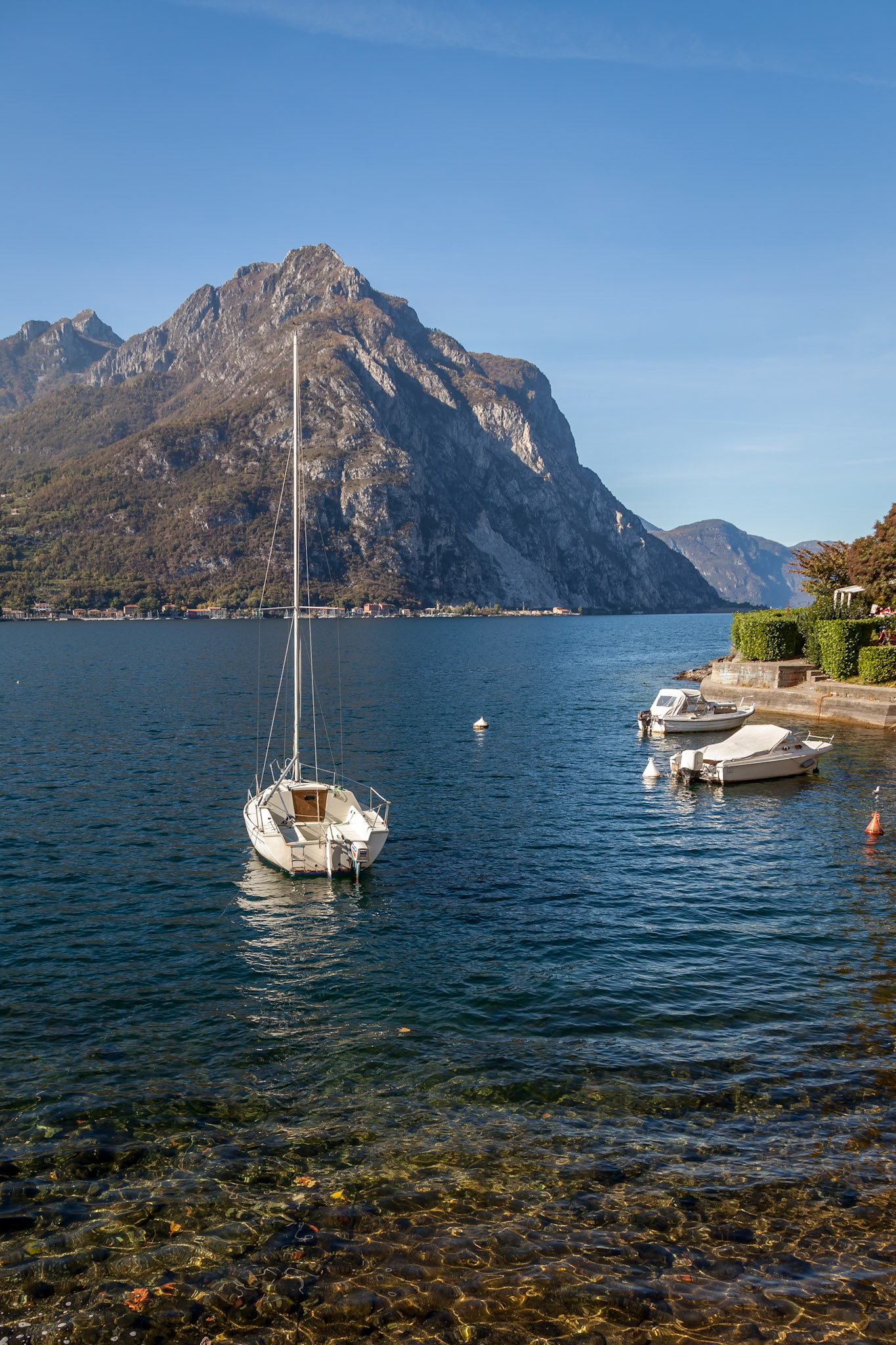 LECCO, ITALY/EUROPE - OCTOBER 29 : View of Boats on Lake Como at Lecco on the Southern Shore of Lake Como in Italy on October 29, 2010