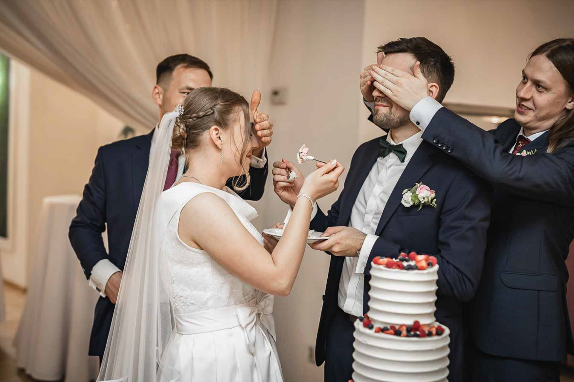 Reportaż ślubny w Szczecinie - tort weselny