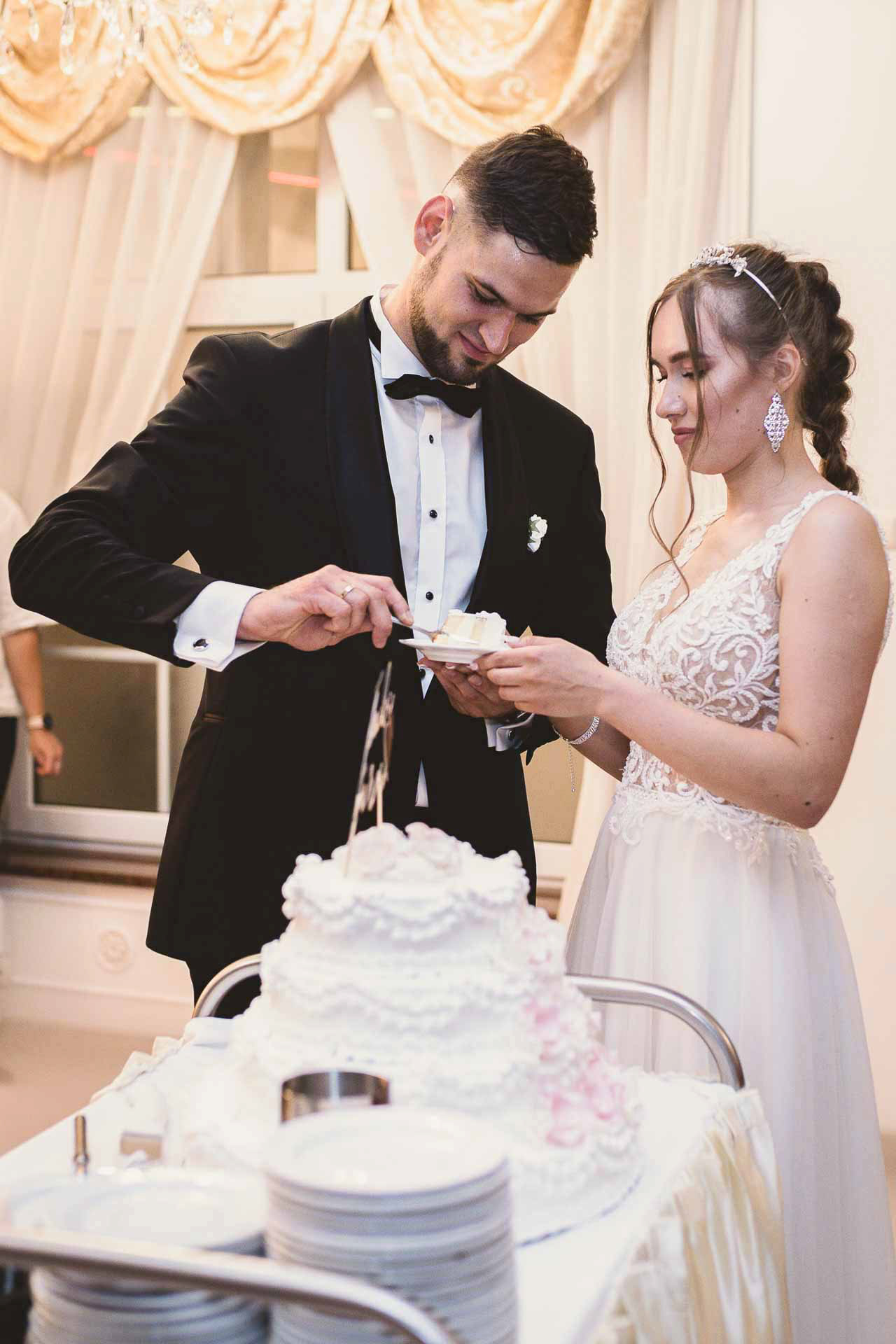 Reportaż ślubny w Szczecinie - tort weselny