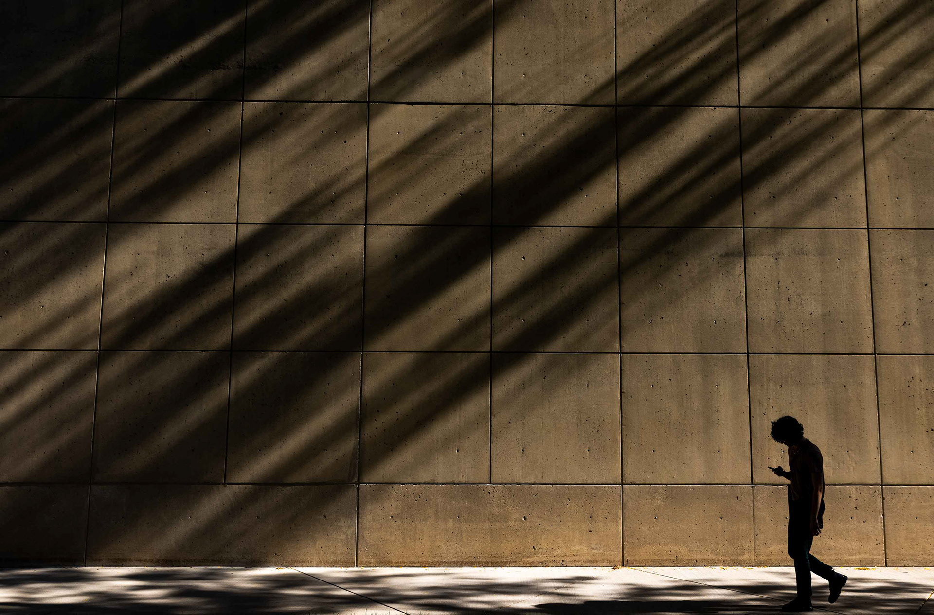 A student walks near the Eskenazi Museum of Art.