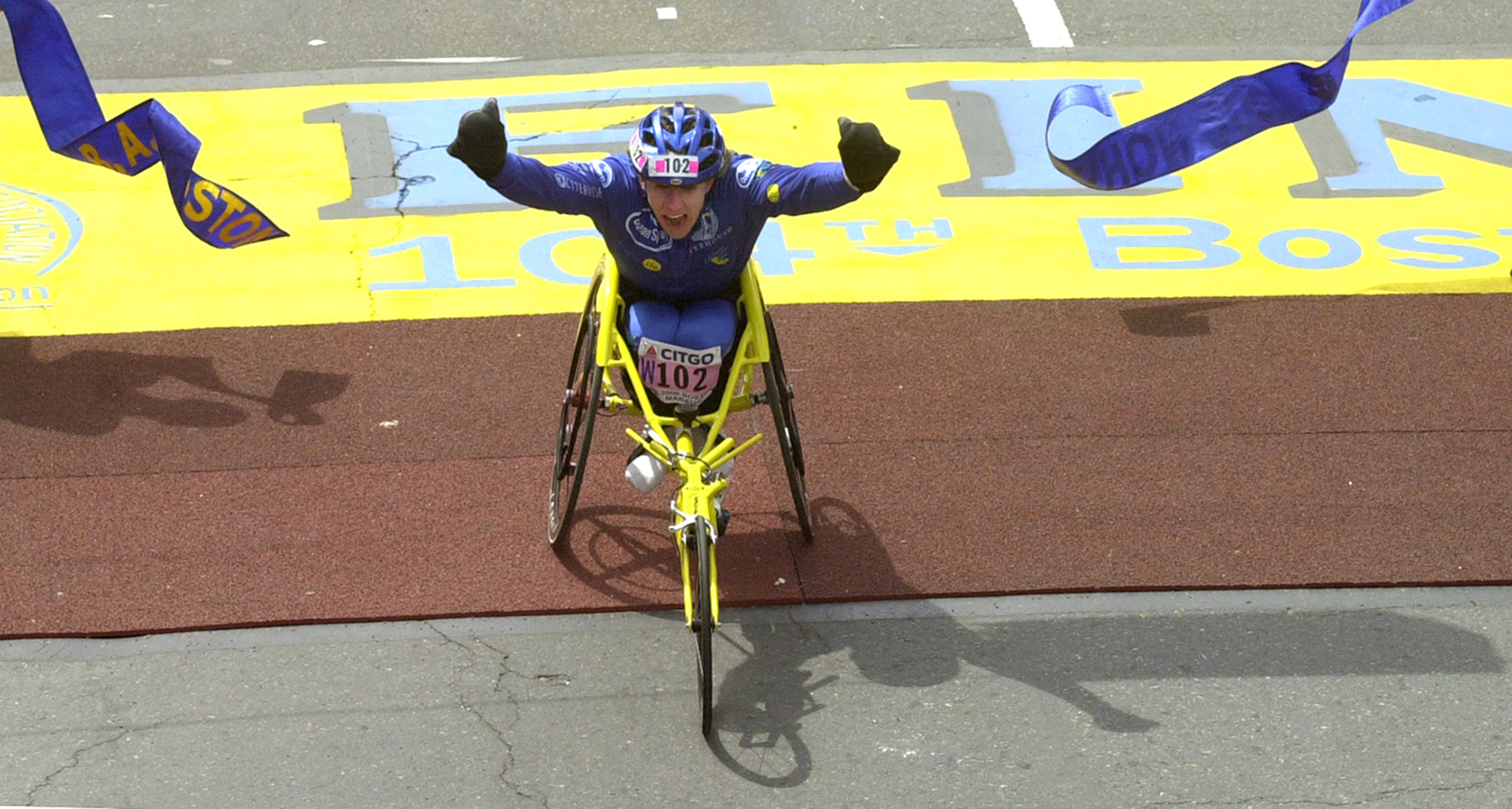 Jean Driscoll rolls to a record eighth Boston Marathon victory.