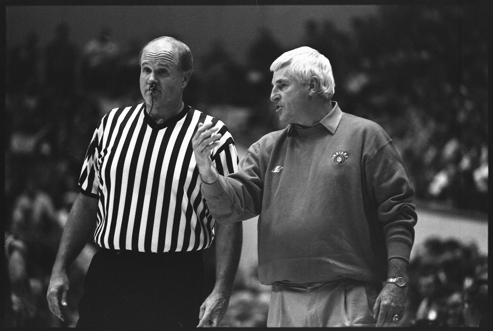 IU basketball coach Bob Knight talks to a ref.