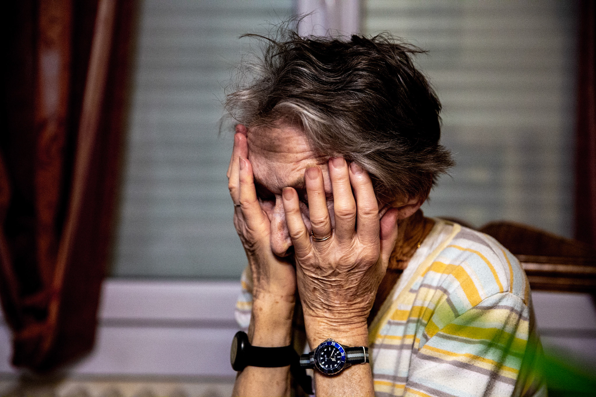 Ristesse et oubli.
Parfois, la réalité se fait plus présente et des colères éclatent suivies de tristesses vite oubliées.
