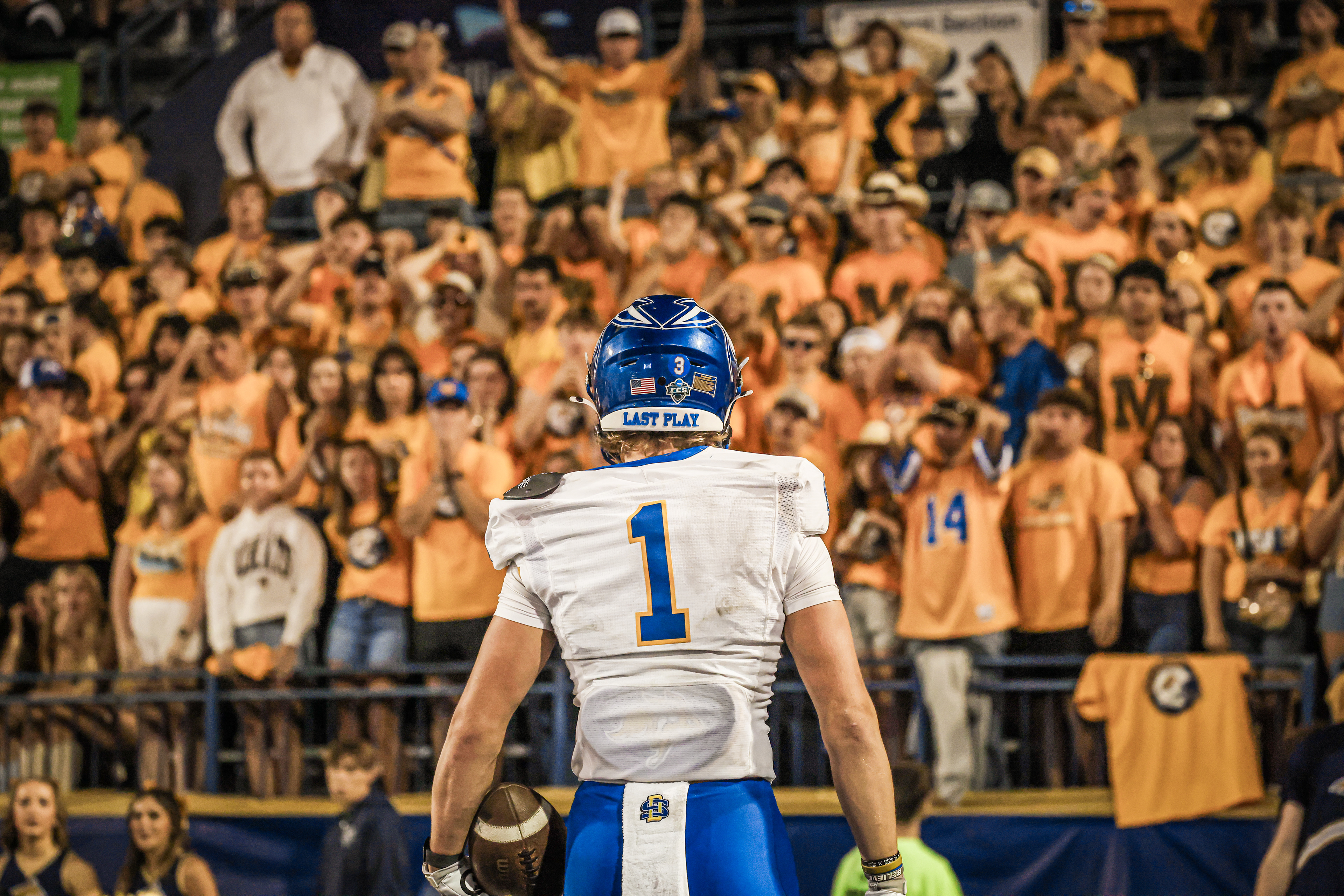 South Dakota State’s Lofton O’Groske clinches the go-ahead touchdown in overtime against Montana State, silencing the Gold Rush crowd. The dramatic catch came as the packed stadium watched the ball sail into the end zone.