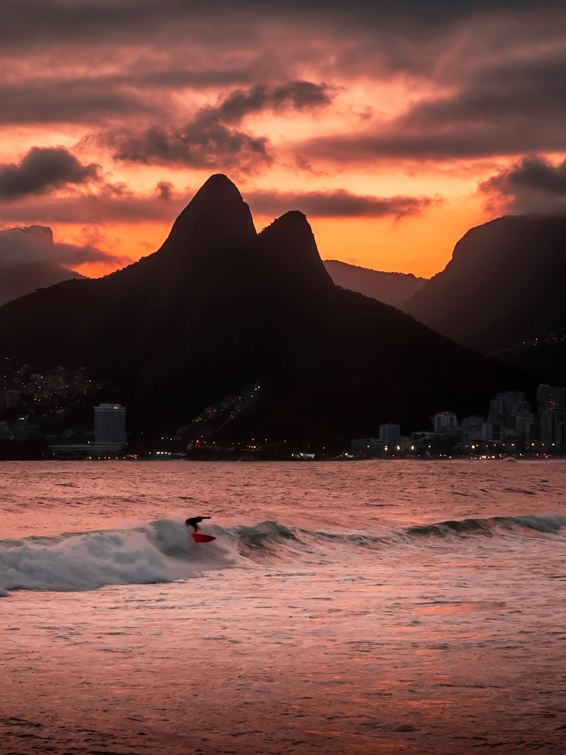 Dois Irmãos, um mar, mil histórias