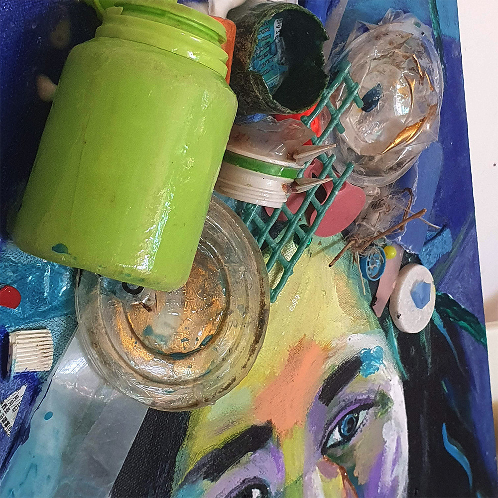 Daughter tiara detail