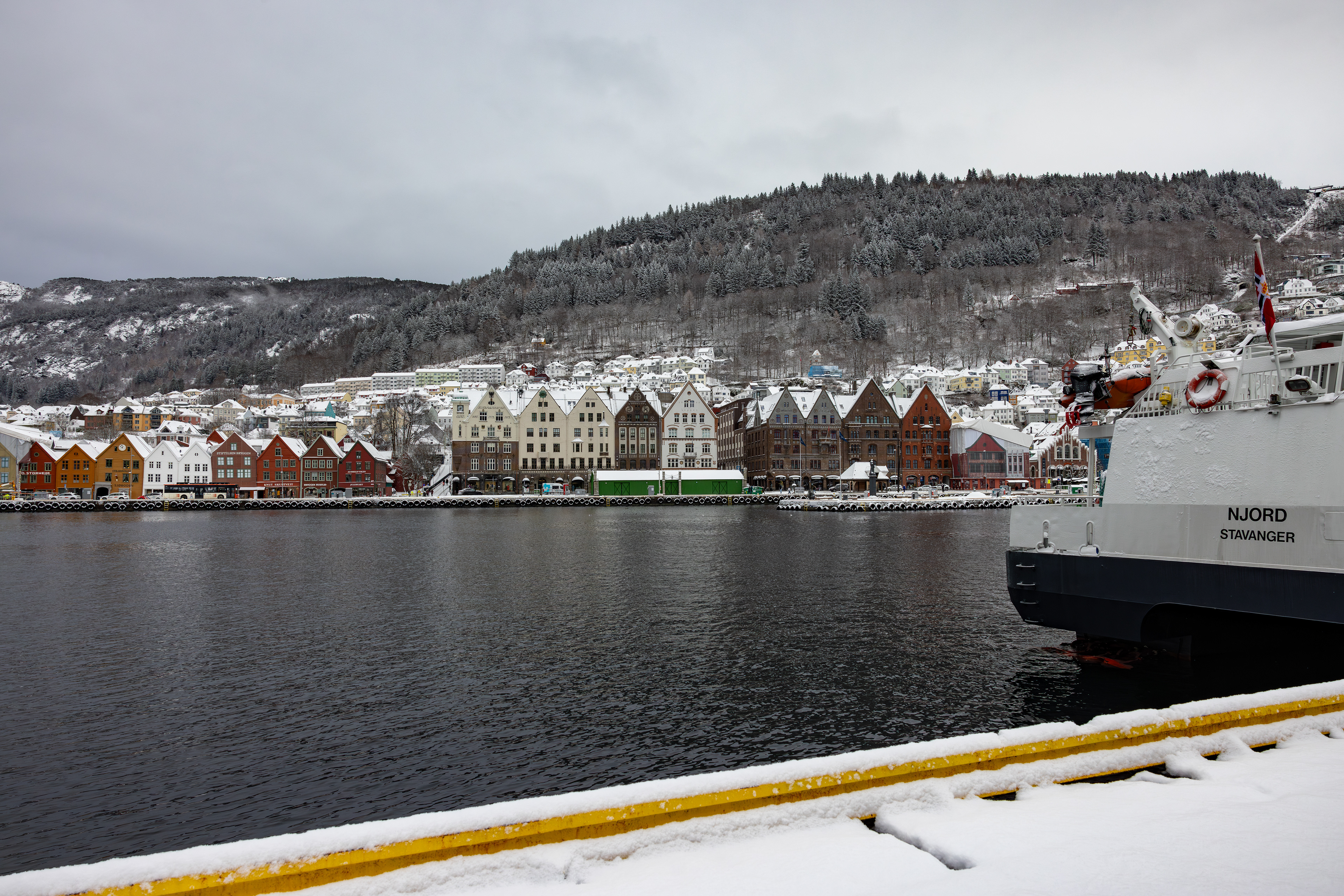 zicht op de oude stad Bergen