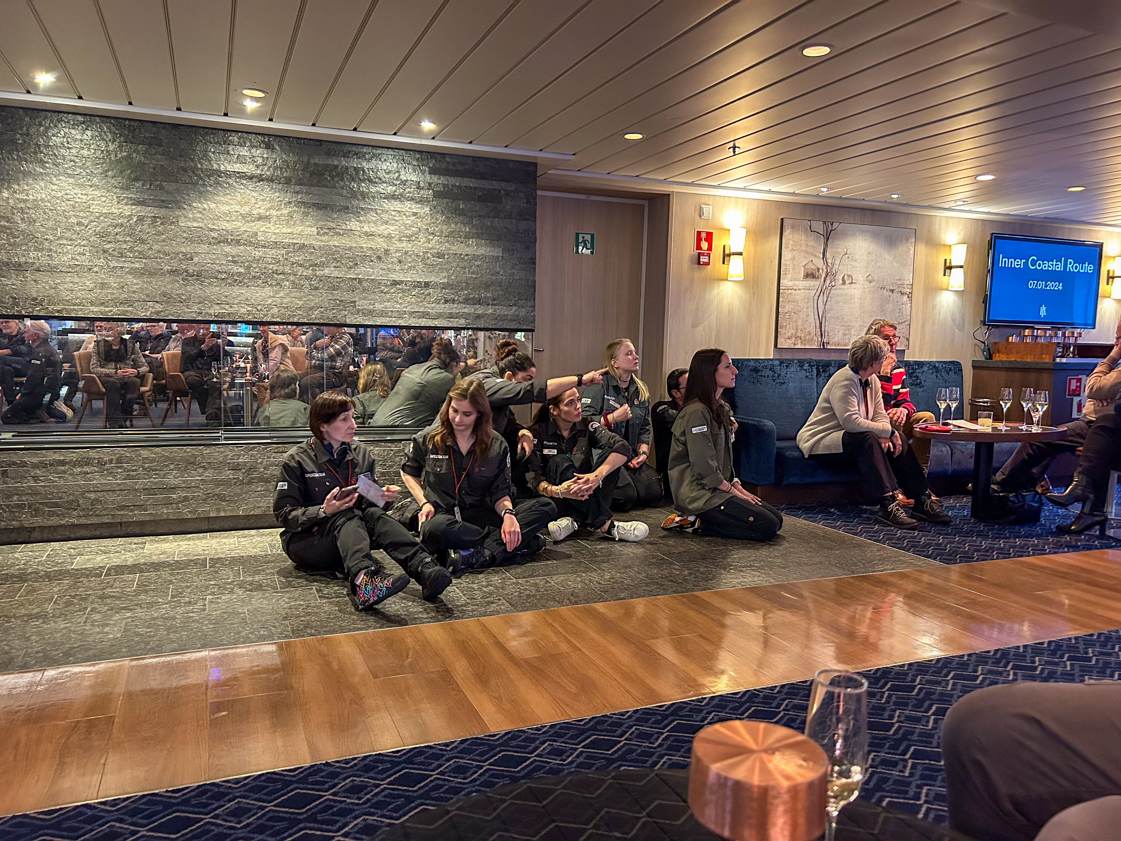 het bijna voltallige expedition team