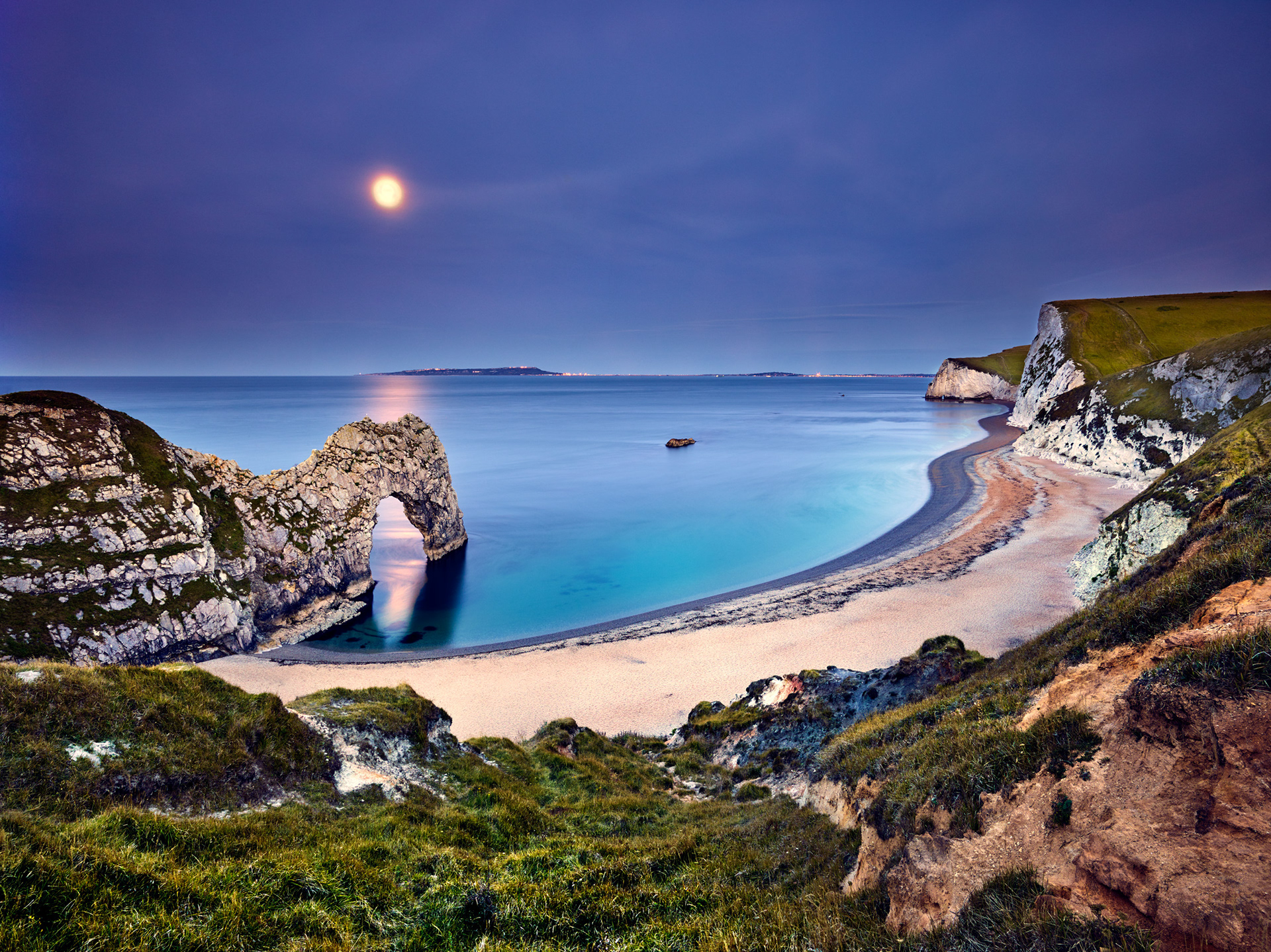 DURDLE DOOR MOONSET
