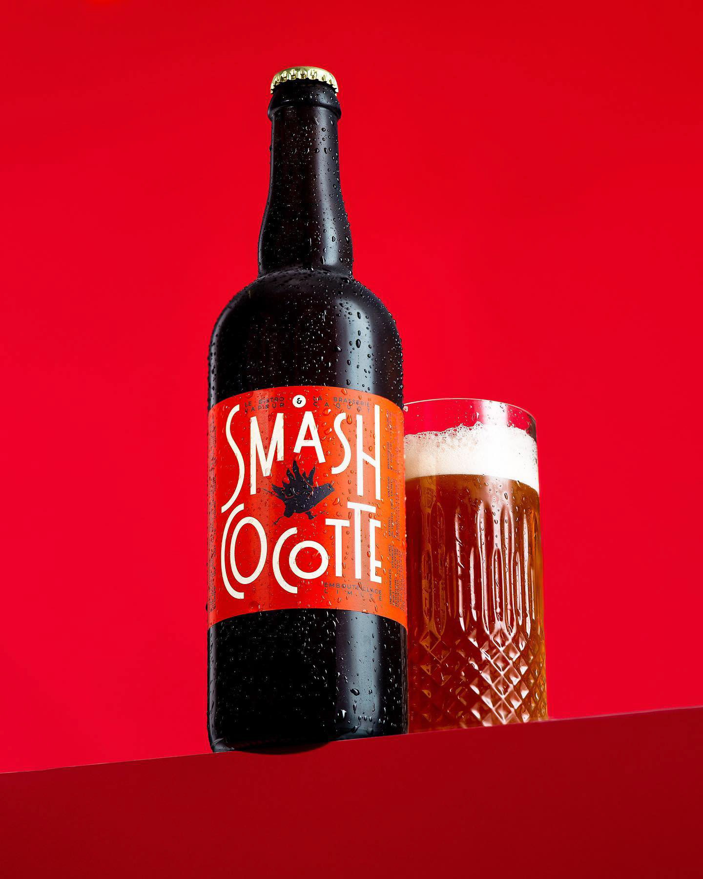 Mise en scène produit - la Smash Cocotte, bière exclusive du Bistro Vapeur - Guillaume Médard photographe produit à Annecy