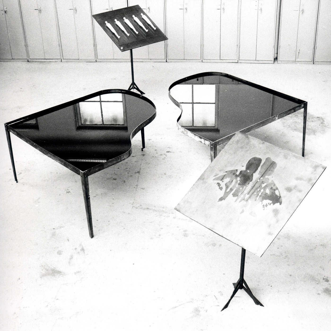 The Passage, iron, synthetic resin and oil, 500 x 500 cm.