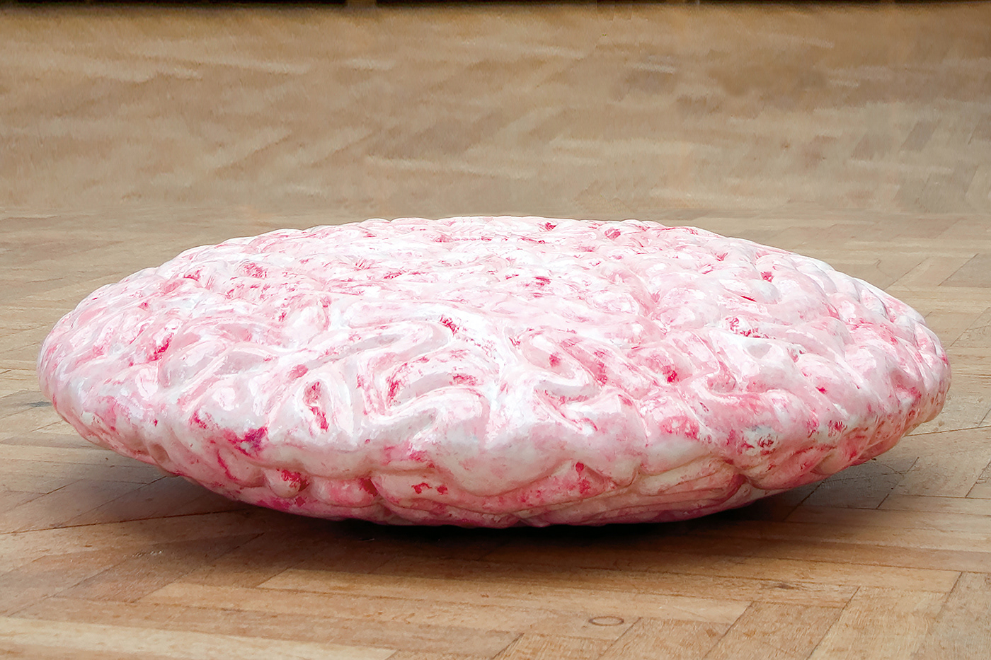 Maze. Polyester, 30 x 100 x 100 cm.