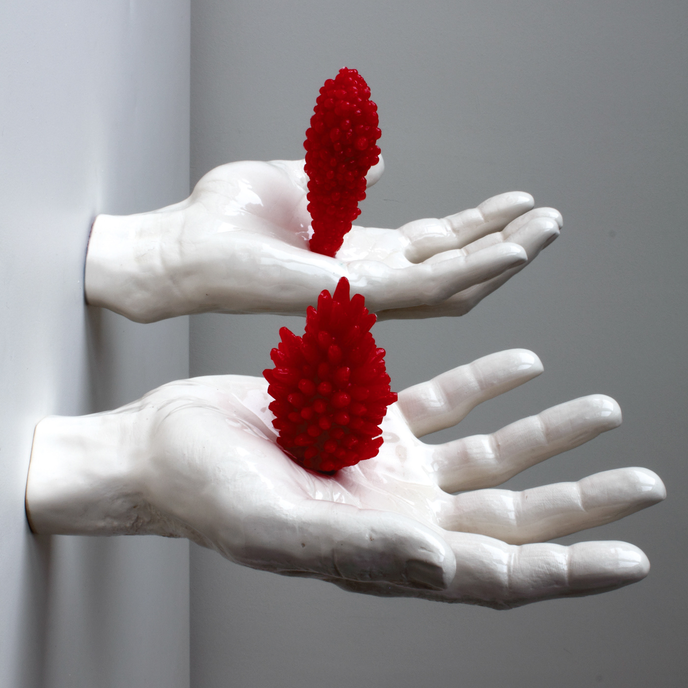 Auf der Suche Nach Dem Wunderbaren, ceramics and resin, 15 x 30 x 30 cm.