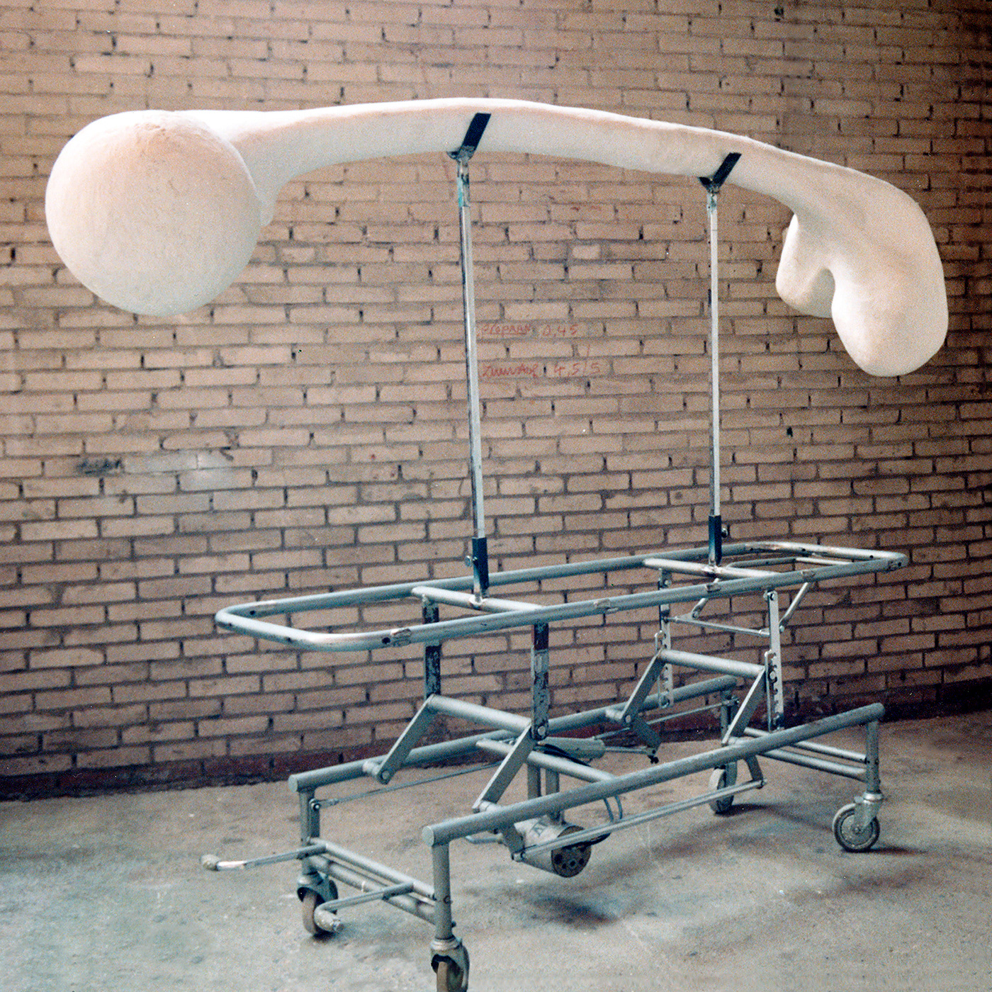 The Bone. Iron and plaster, 270 x 200 x 100 cm.