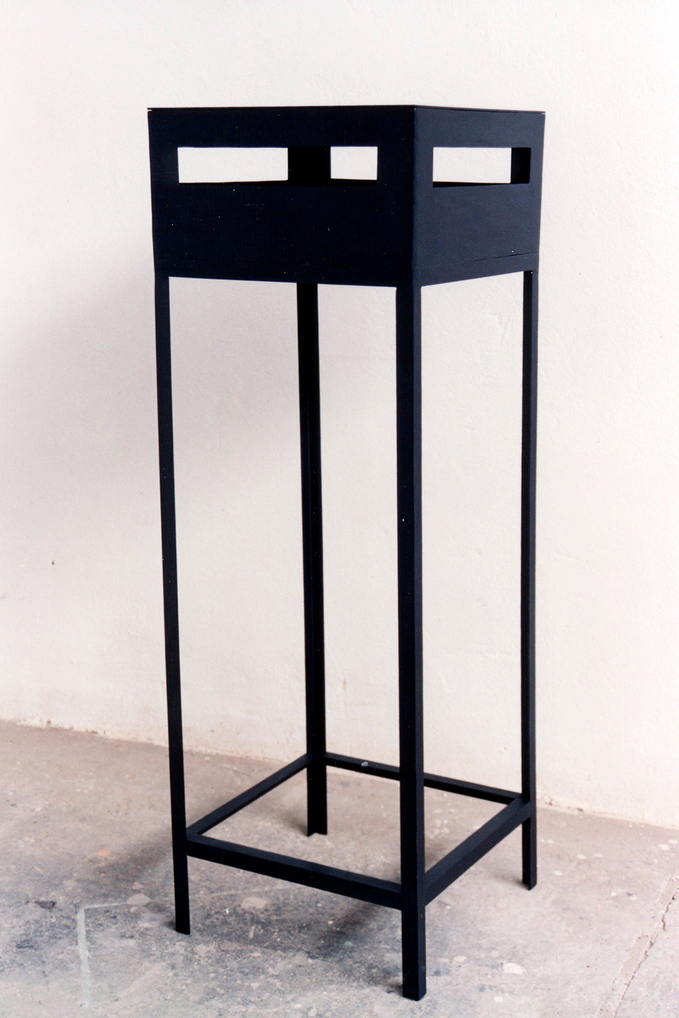 The Timeship Experience. Iron and synthetic resin, 122 x 41 x 41 cm.