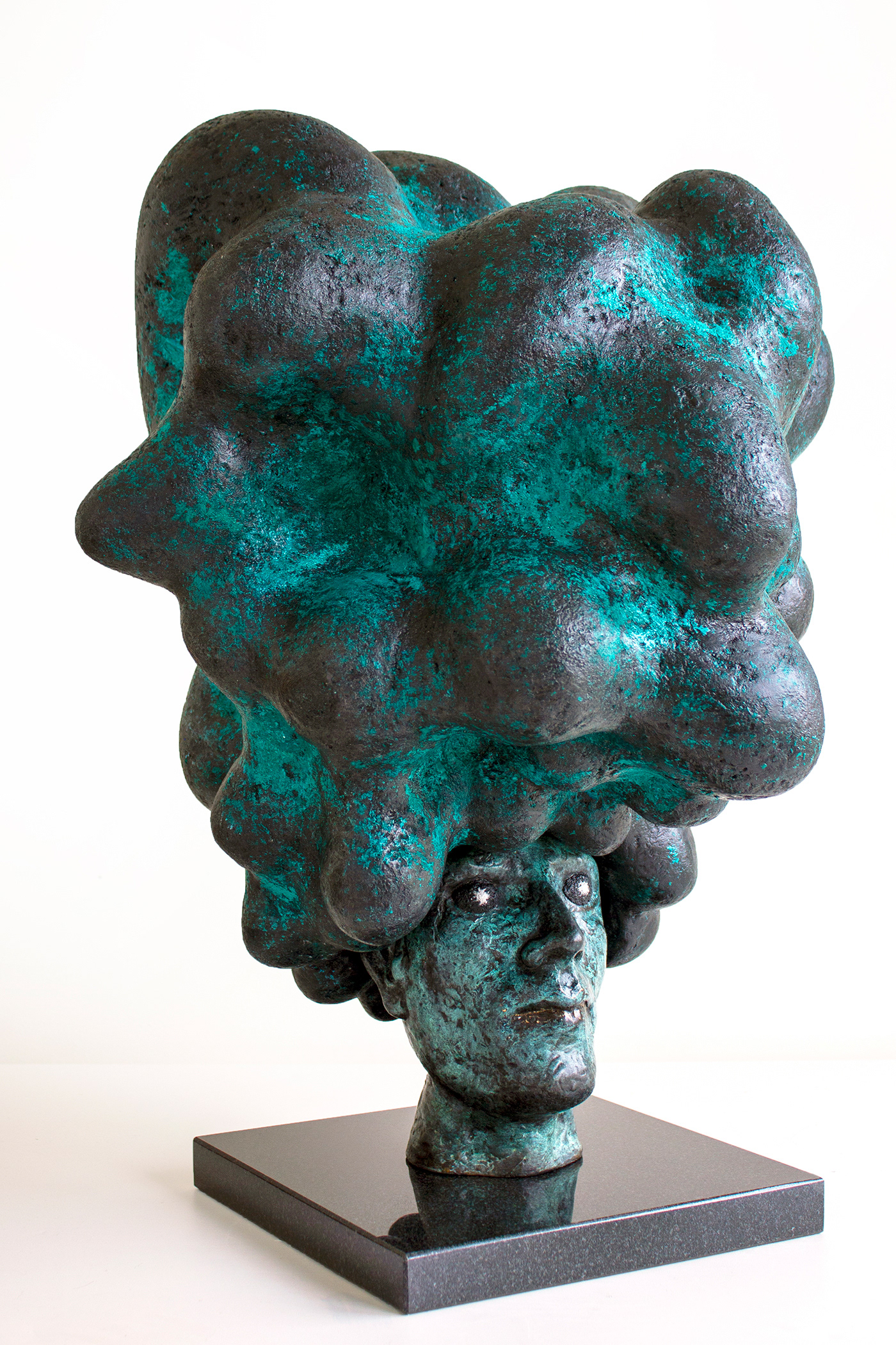 Metaphor. Bronze and synthetic resin, 60 x 45 x 46 cm.