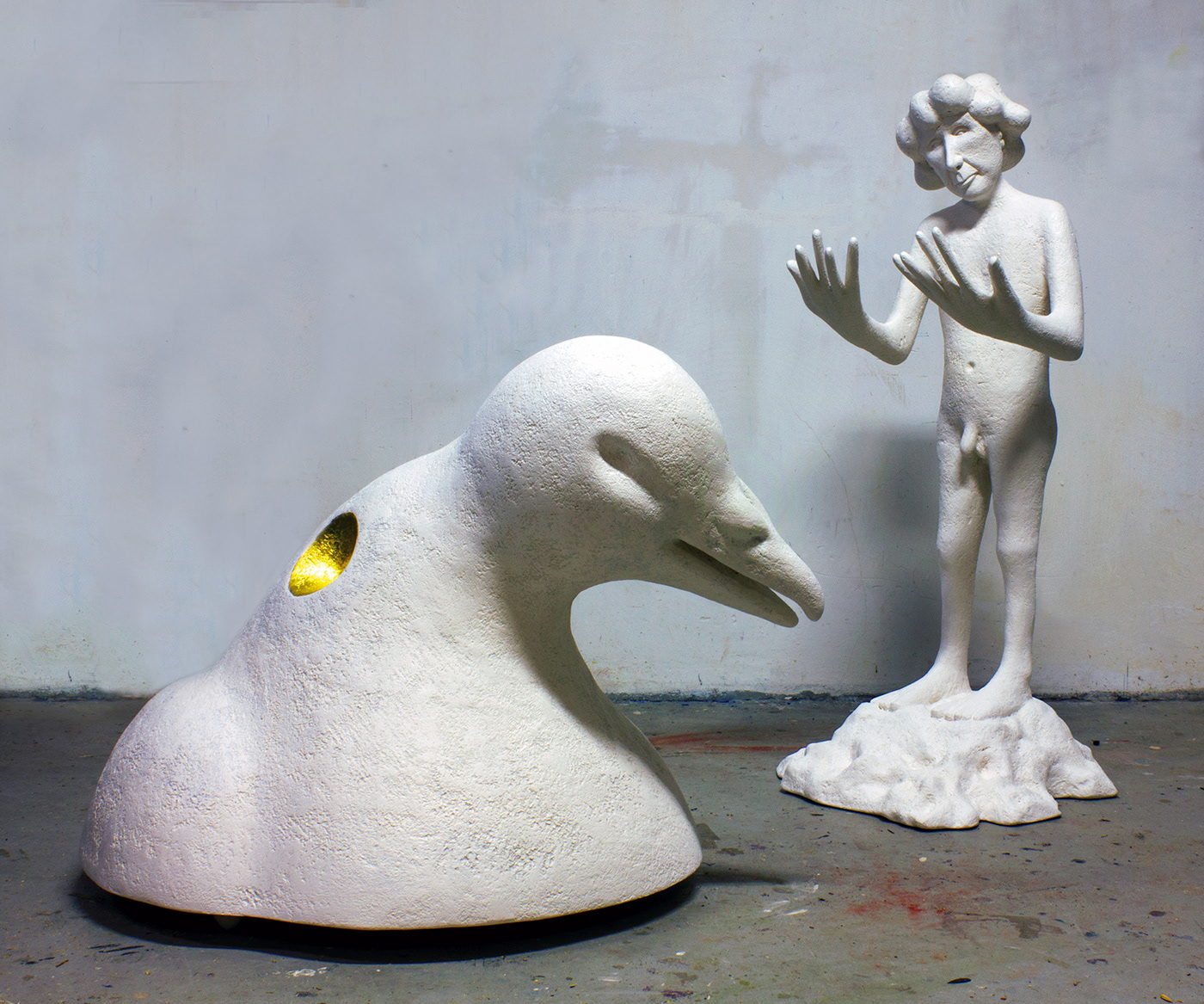 Bird, synthetic resin and gold, 67 x 77 x77 cm.