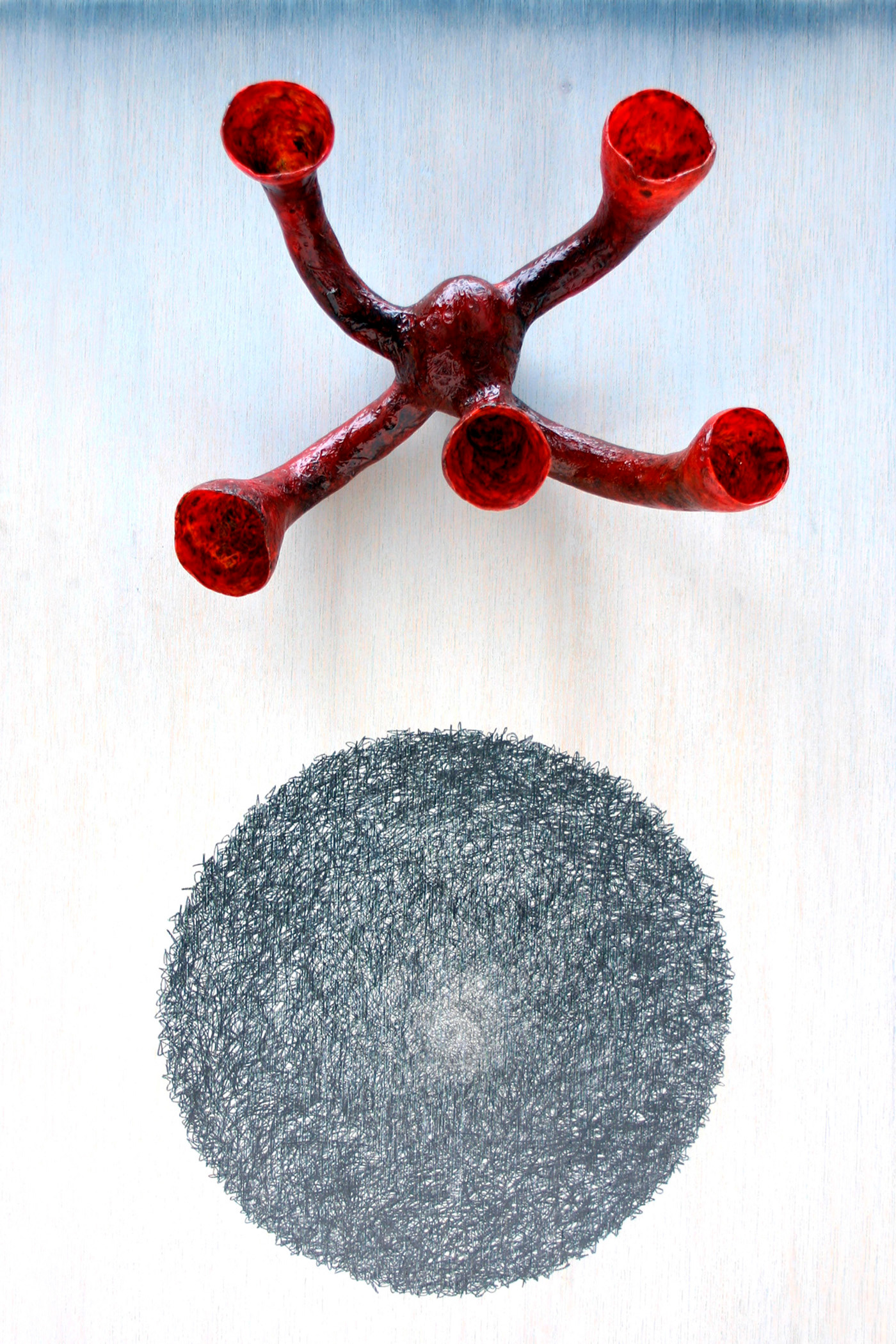 Getaway 2. Polyester, wood and graphite, 75 x 45 x 35 cm.