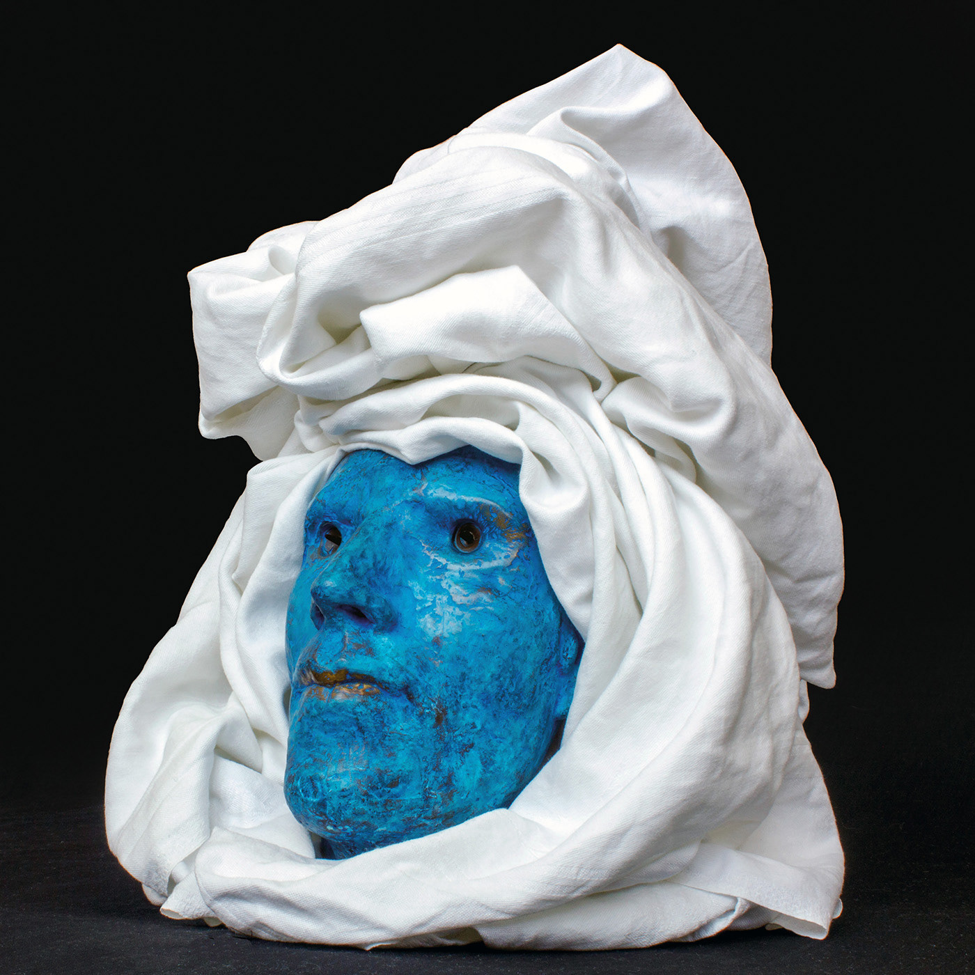 Appearance. Bronze and damask, 40 x 35 x 45 cm.