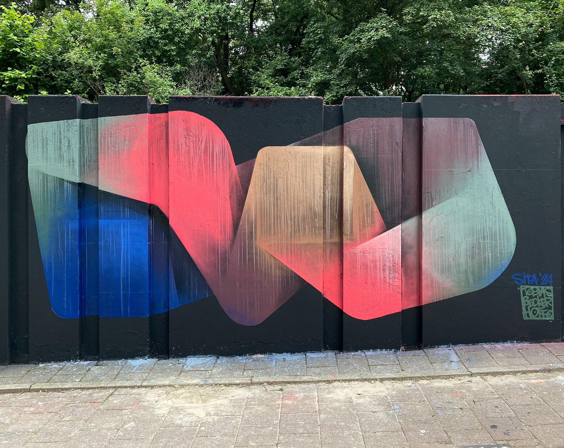 Exterior Painting Eindhoven. Mixed media on concrete 250x650 cm. Tobias Becker Hoff 2024©