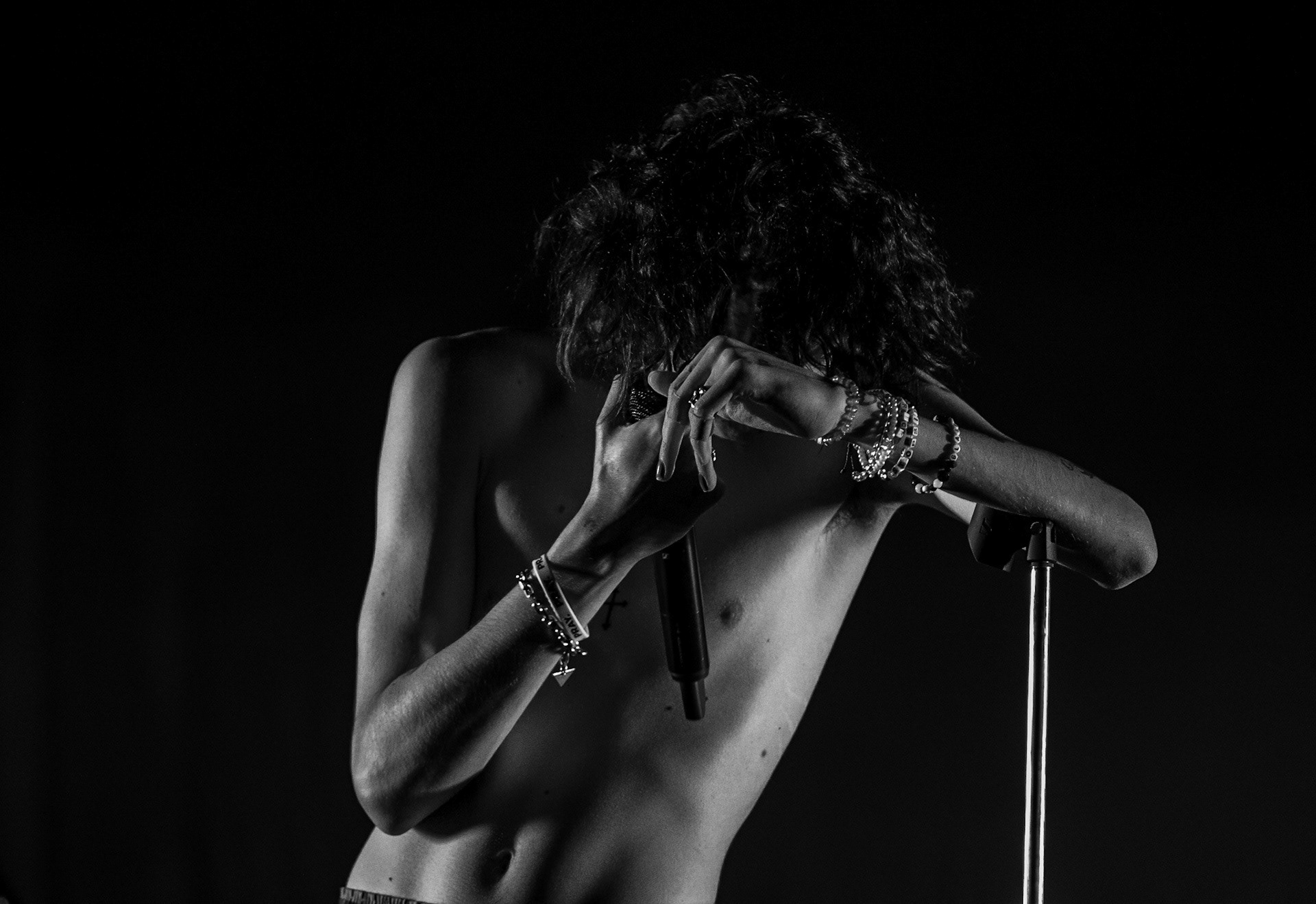 Glaive rests in between songs during his set on Friday, Oct. 22, 2022, in Kansas City, Mo. 