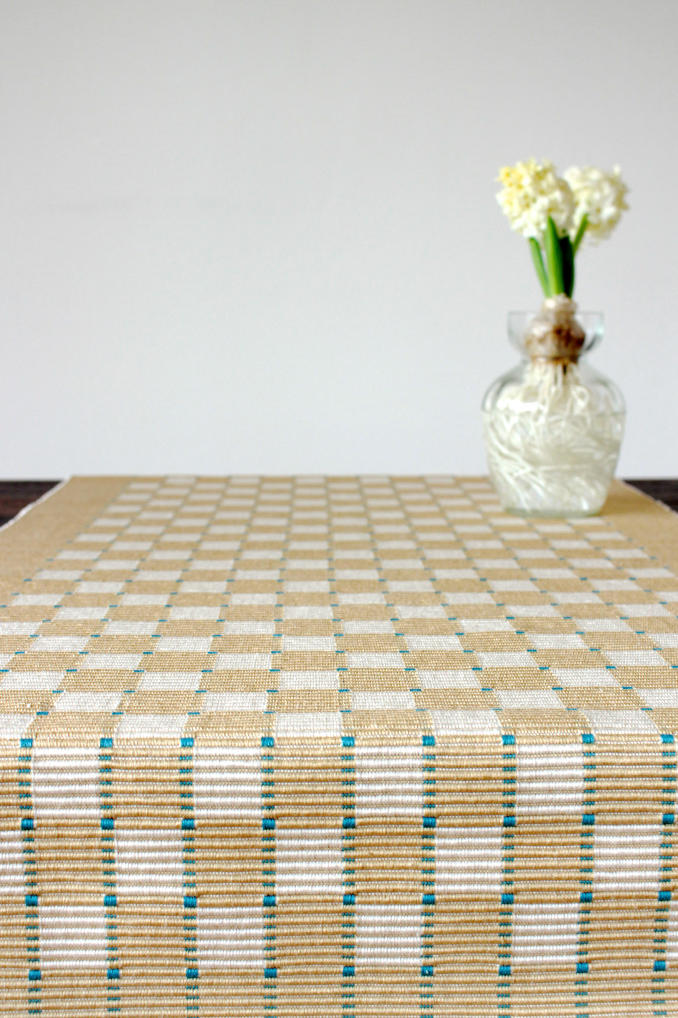 "Rips"2016 <Table mat> テーブルランナー material: Cotton size: 50 × 90 cm design, fabrication: Hanako Fujino
