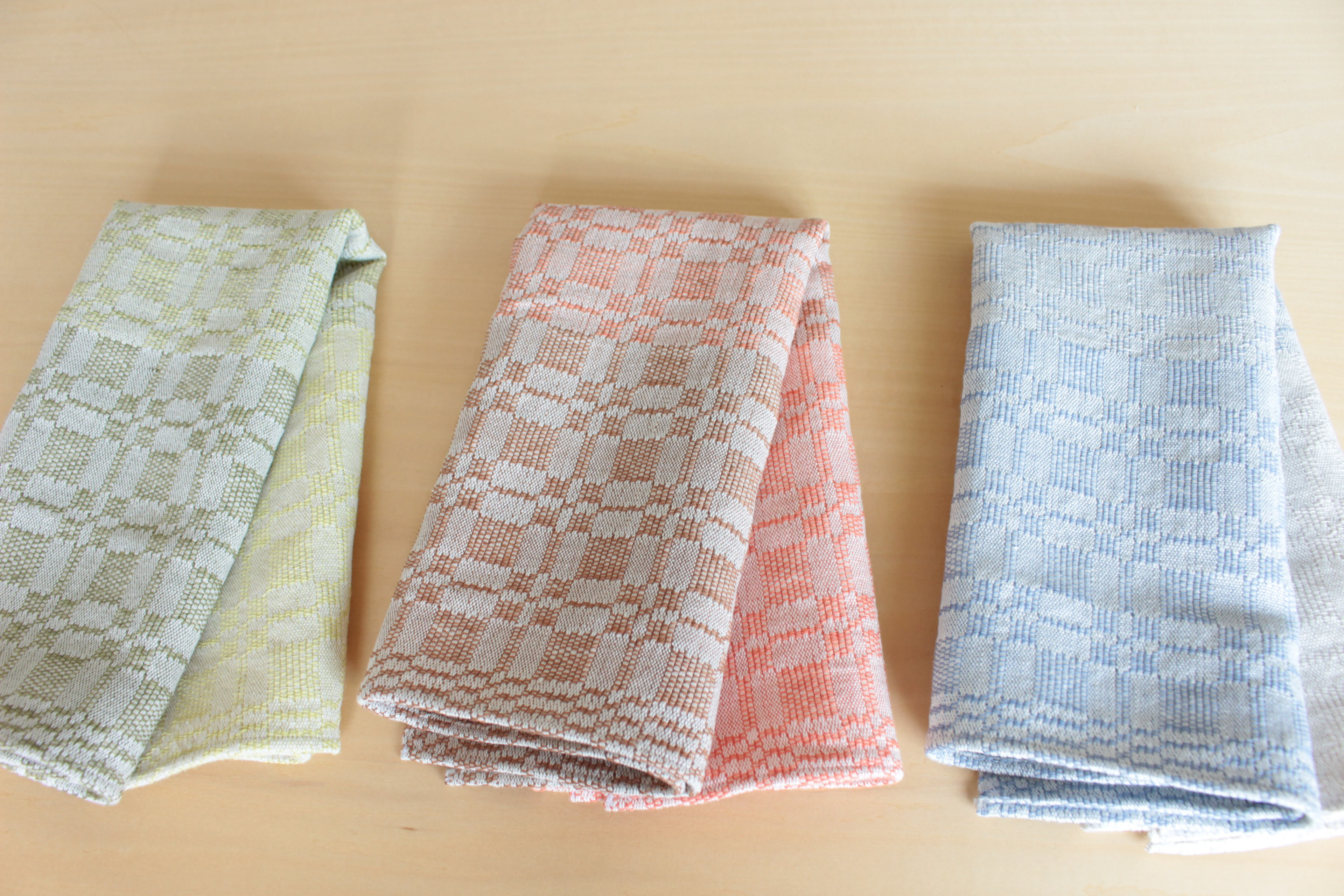 “イロトリドリのクロス" 2021 ＜Cloth＞クロス material: Linen/Cotton size: 50×50cm design, fabrication: Hanako Fujino