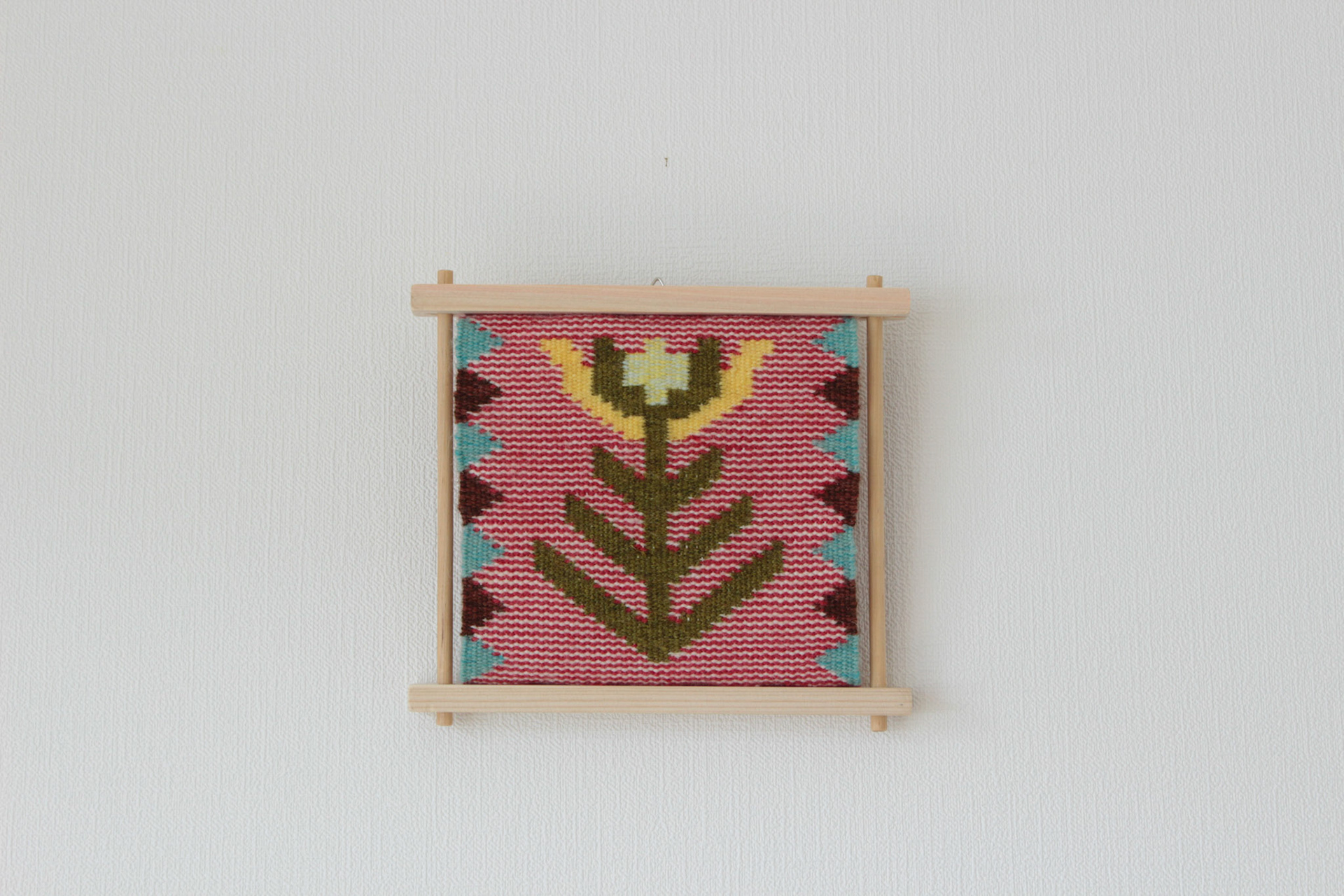 “Tulpan" 2020 <Tapestry>タペストリー material: Linen/Wool size: ×cm design, fabrication: Hanako Fujino