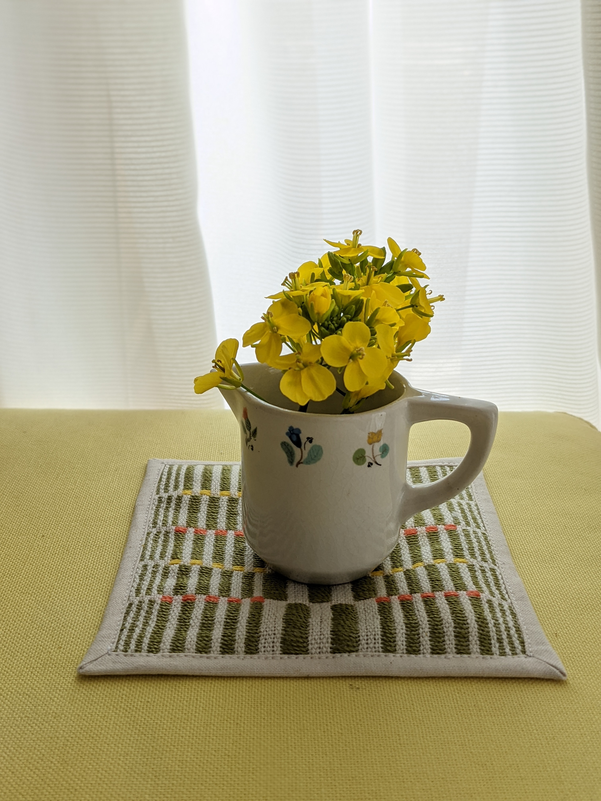 “Twig" 2022 <Coaster>コースター material: Linen/Cotton size: 10×10cm design, fabrication: Hanako Fujino