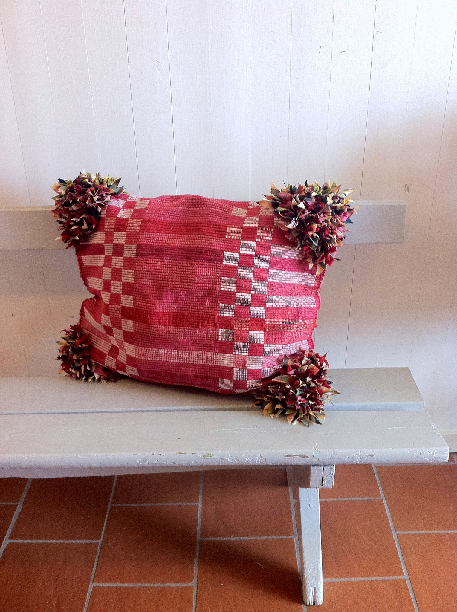 "Cushion"2012 <Cushion > material: Cotton Fabric size: 50×60cm design, fabrication: Hanako Fujino / H.F Väv