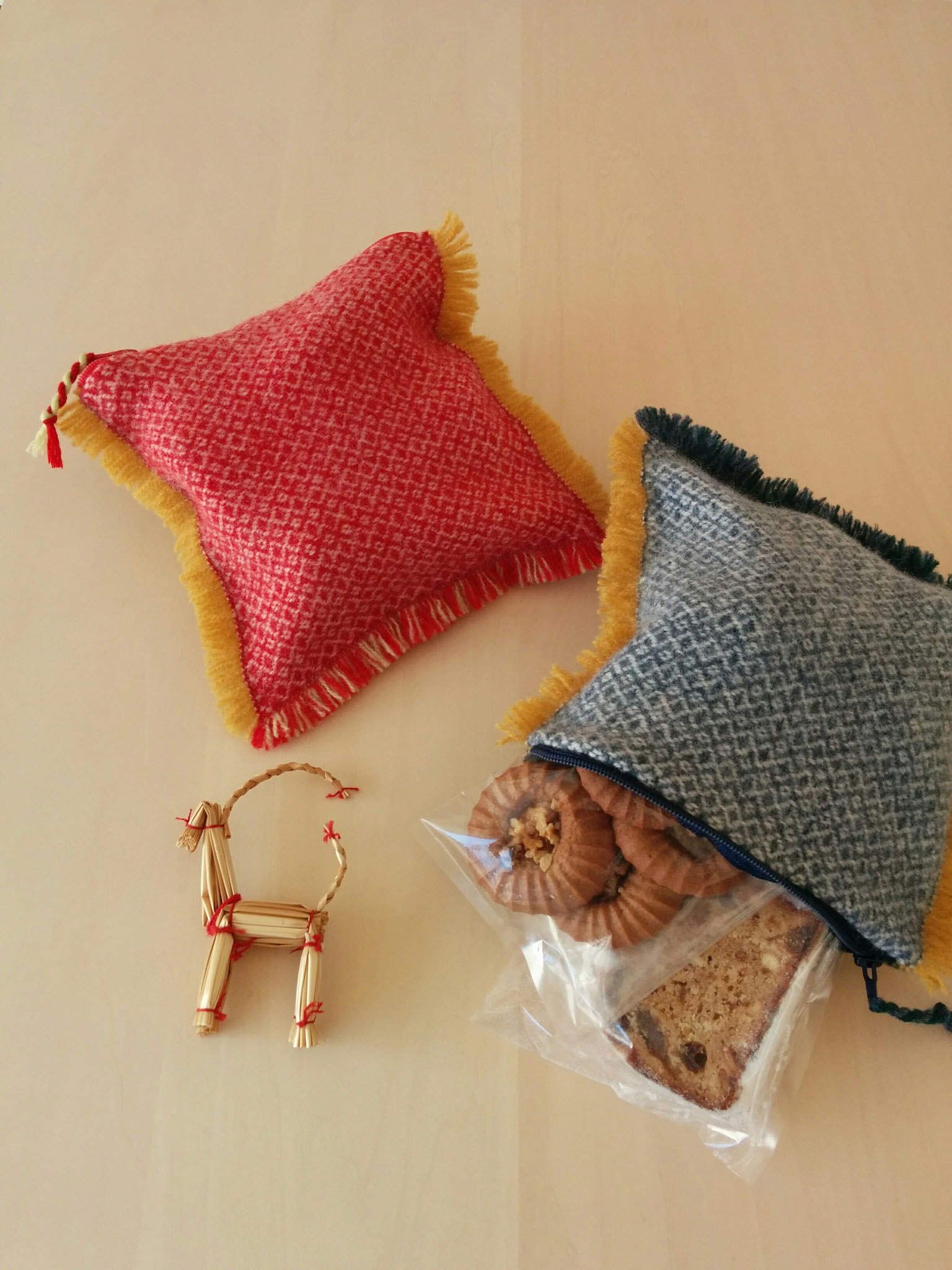 "Porch"2016 <Wool Porch> ポーチ material: Wool size: design, fabrication: Hanako Fujino