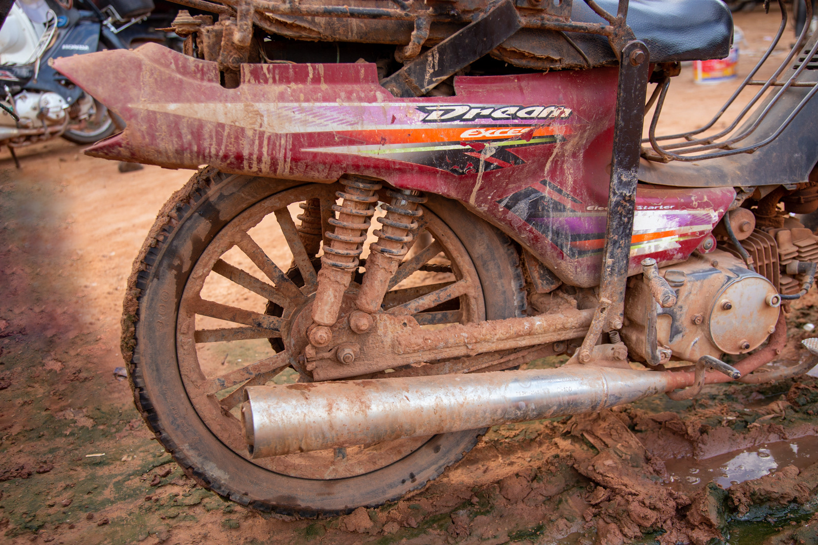 Strengthened rear spokes and twin shocks