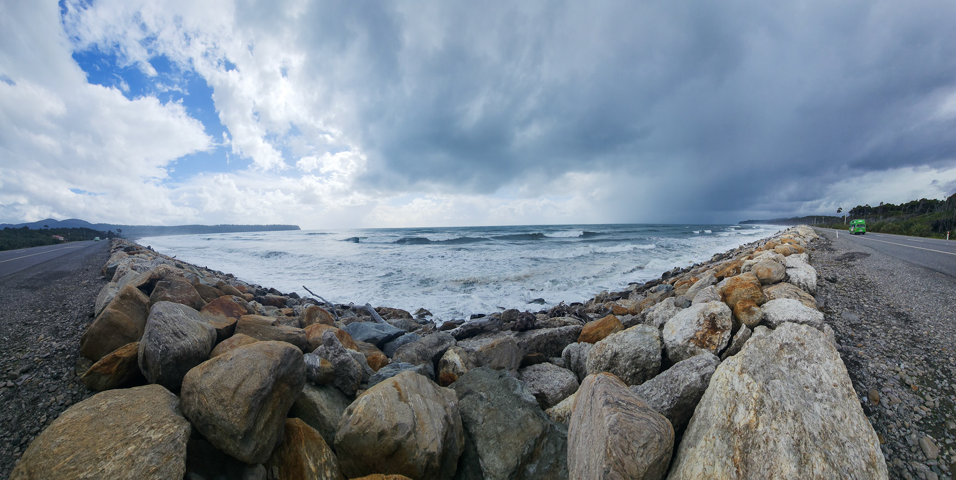 Heavy waves along the western coast of the South Island